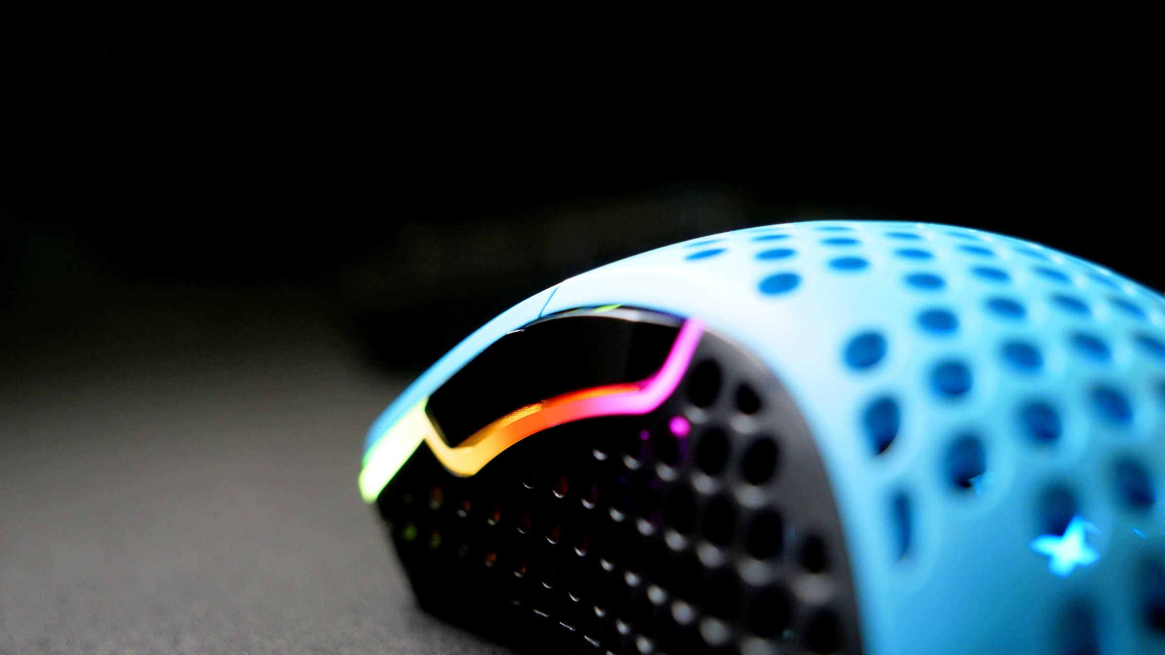 Cherry Xtrfy Gaming-Maus »M4 RGB«, kabelgebunden, ultraleichte Gaming-Maus