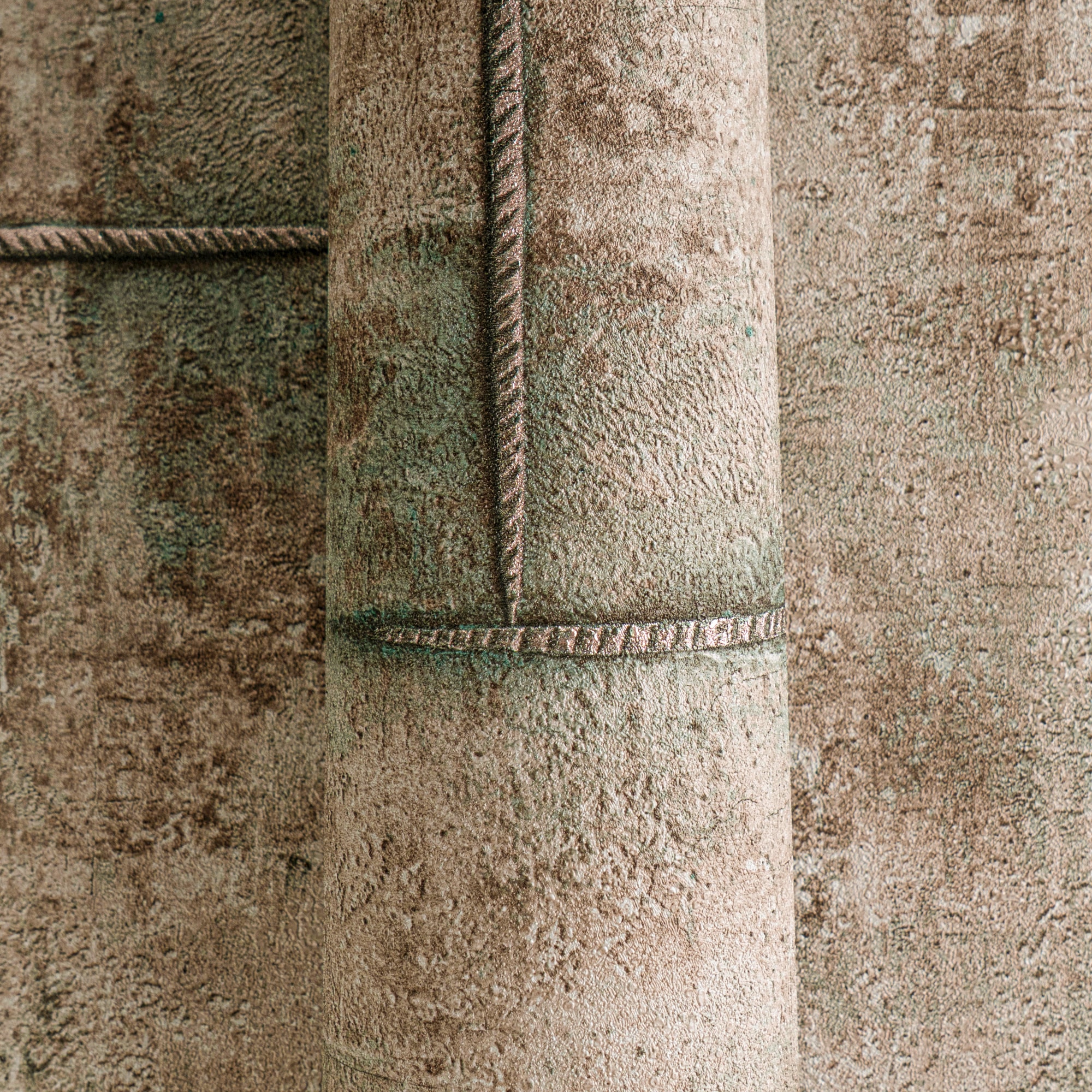 CosmoLiving by Cosmopolitan Vliestapete »Graphite Groove-Edge Betonoptiktapete« matt strukturiert Betonoptik mit modernem Industrial-Charme