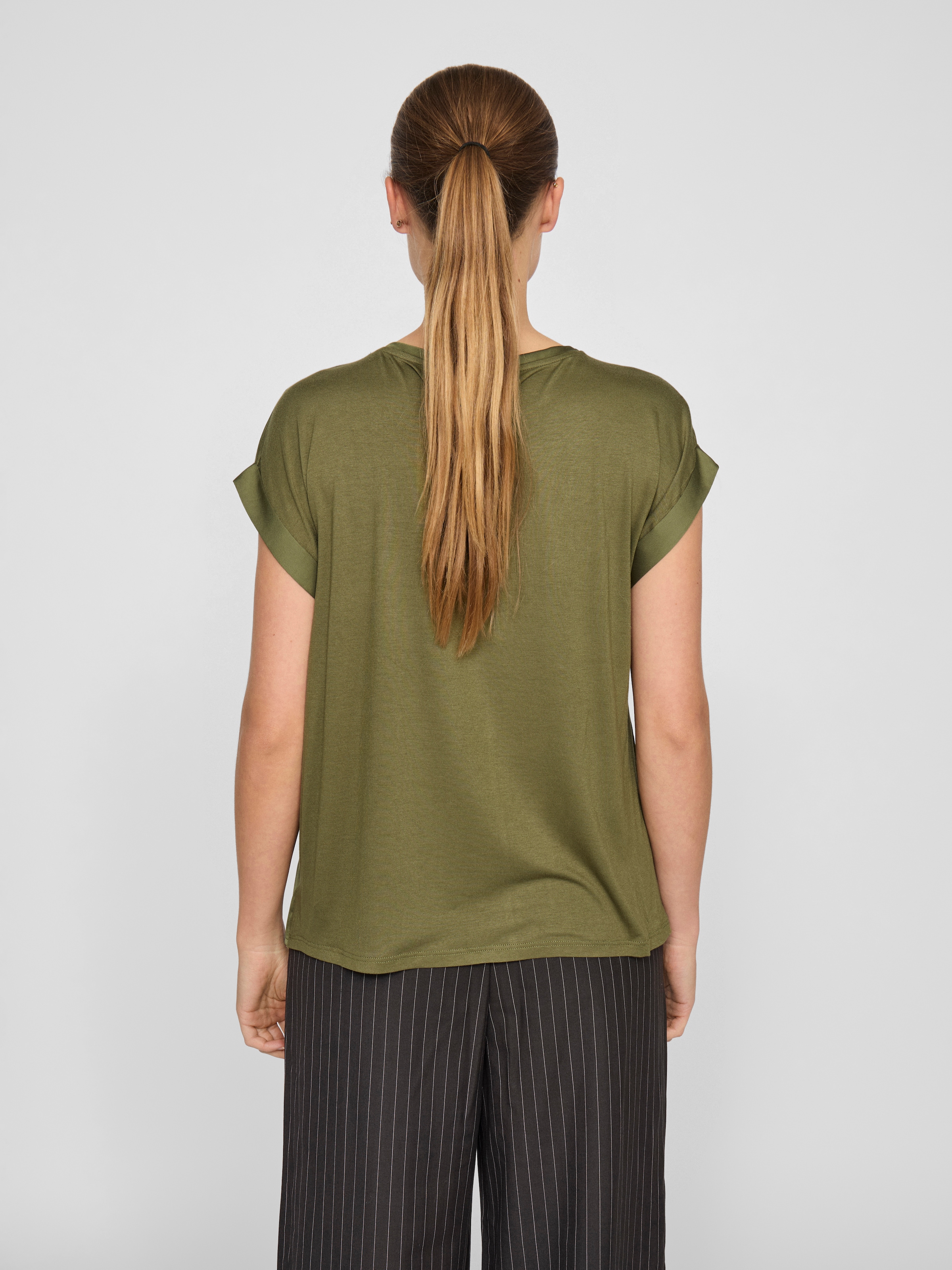 Vila Kurzarmshirt »VIELLETTE S/S SATIN TOP - NOOS«, Satin Optik