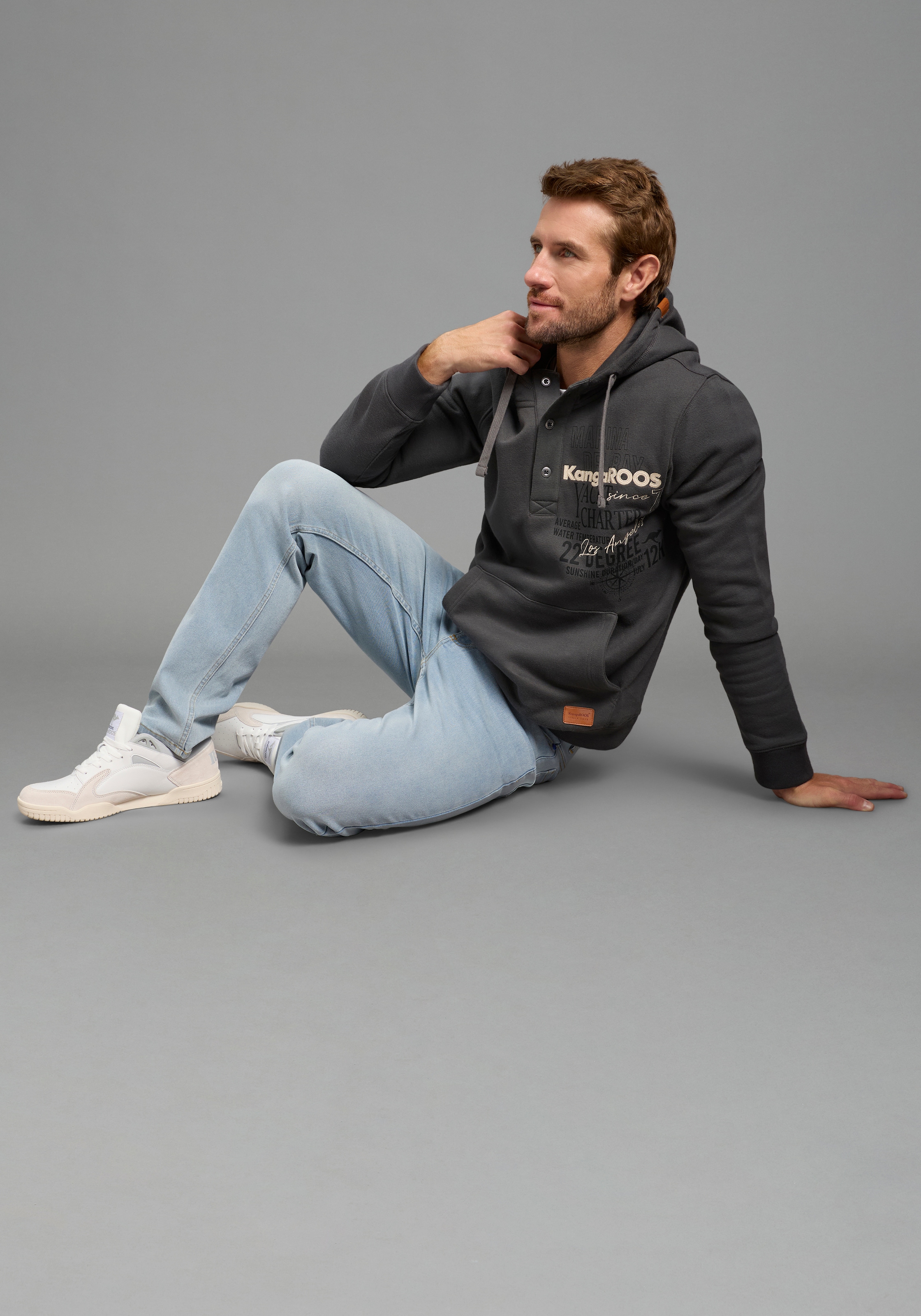 KangaROOS Kapuzensweatshirt , mit Kapuze und Kordelzug, mit Kängurutasche, Langarm-Design
