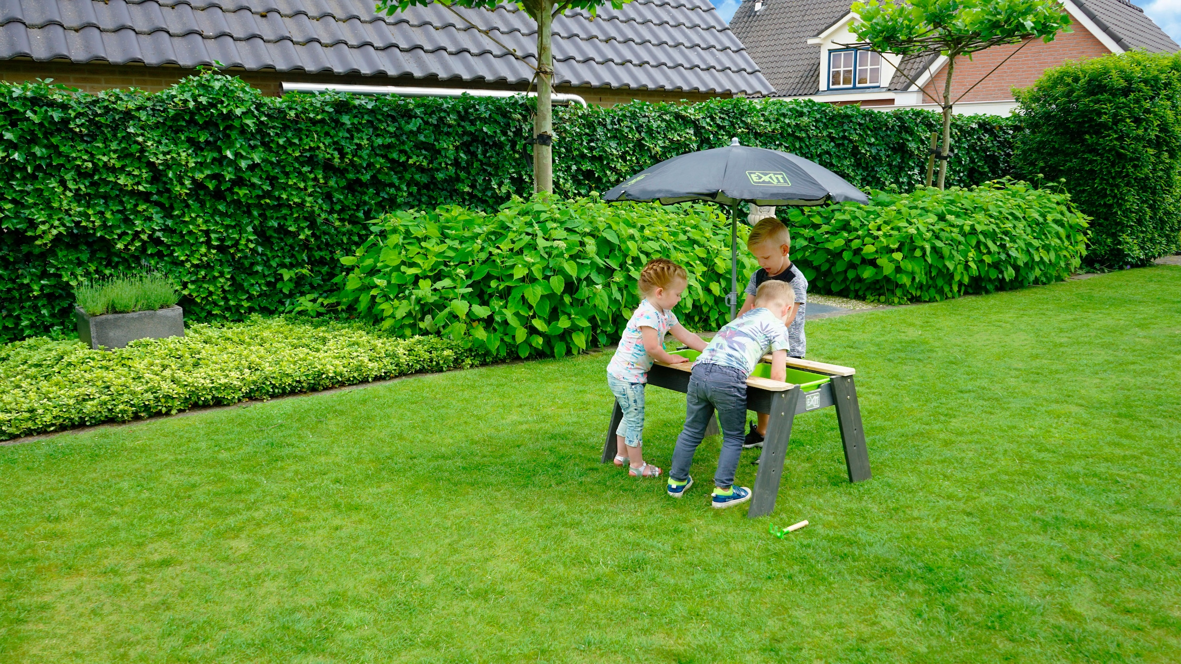 EXIT Spieltisch »Aksent«, mit Sonnenschirm, FSC® - schützt Wald