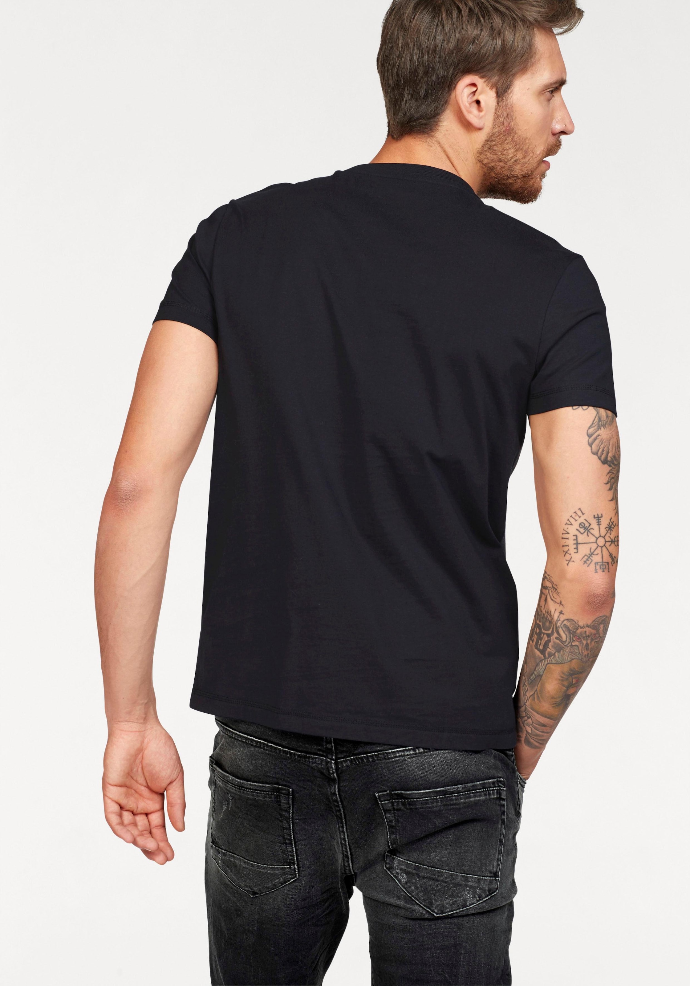 Bruno Banani T-Shirt, kurzärmelig, schmal geschnitten, Casual-Stil, aus Baumwolle