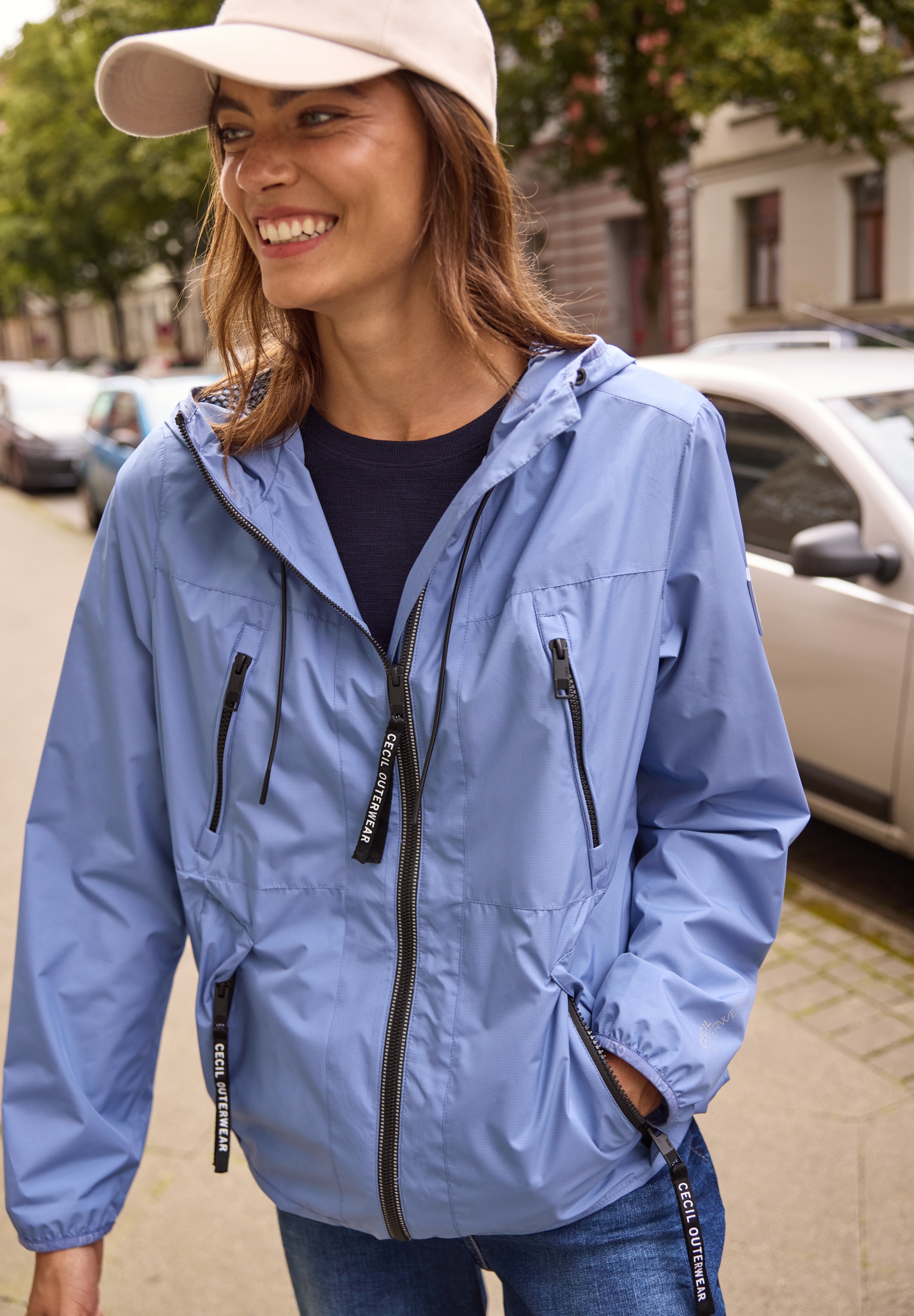 Cecil Softshelljacke mit Kapuze mit Kapuze und Tunnelzug