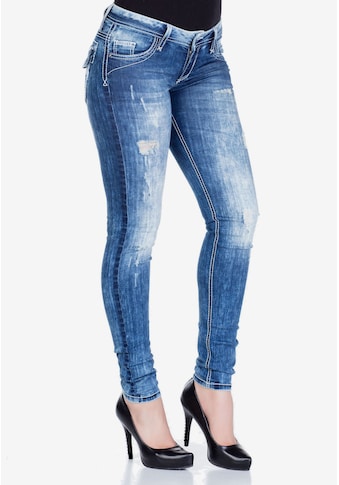 Cipo & Baxx Slim-fit-Jeans, im Slim Fit-Schnitt mit Stickerei in Straight Fİt kaufen