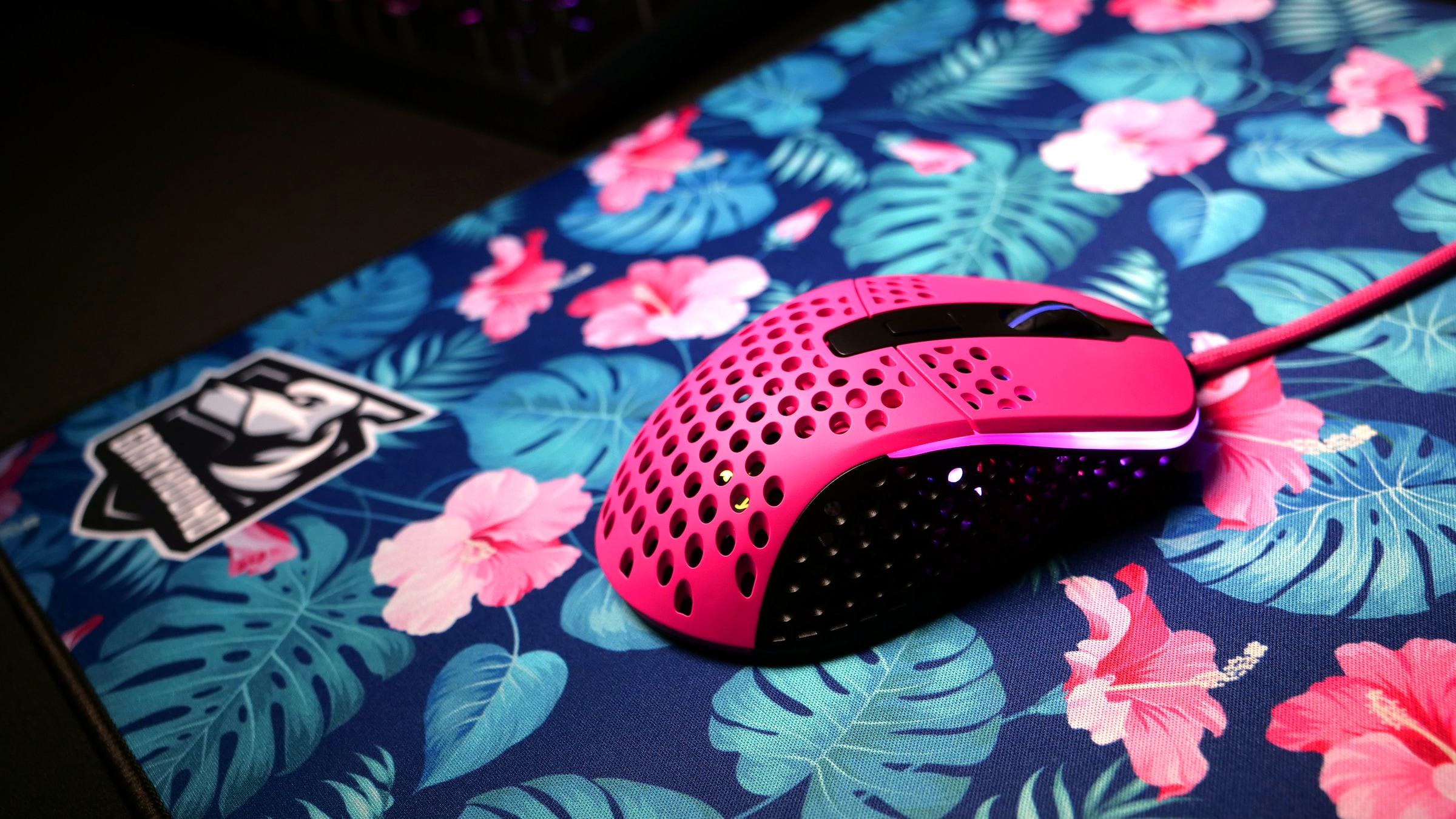 Cherry Xtrfy Gaming-Maus »M4 RGB«, kabelgebunden, ultraleichte Gaming-Maus