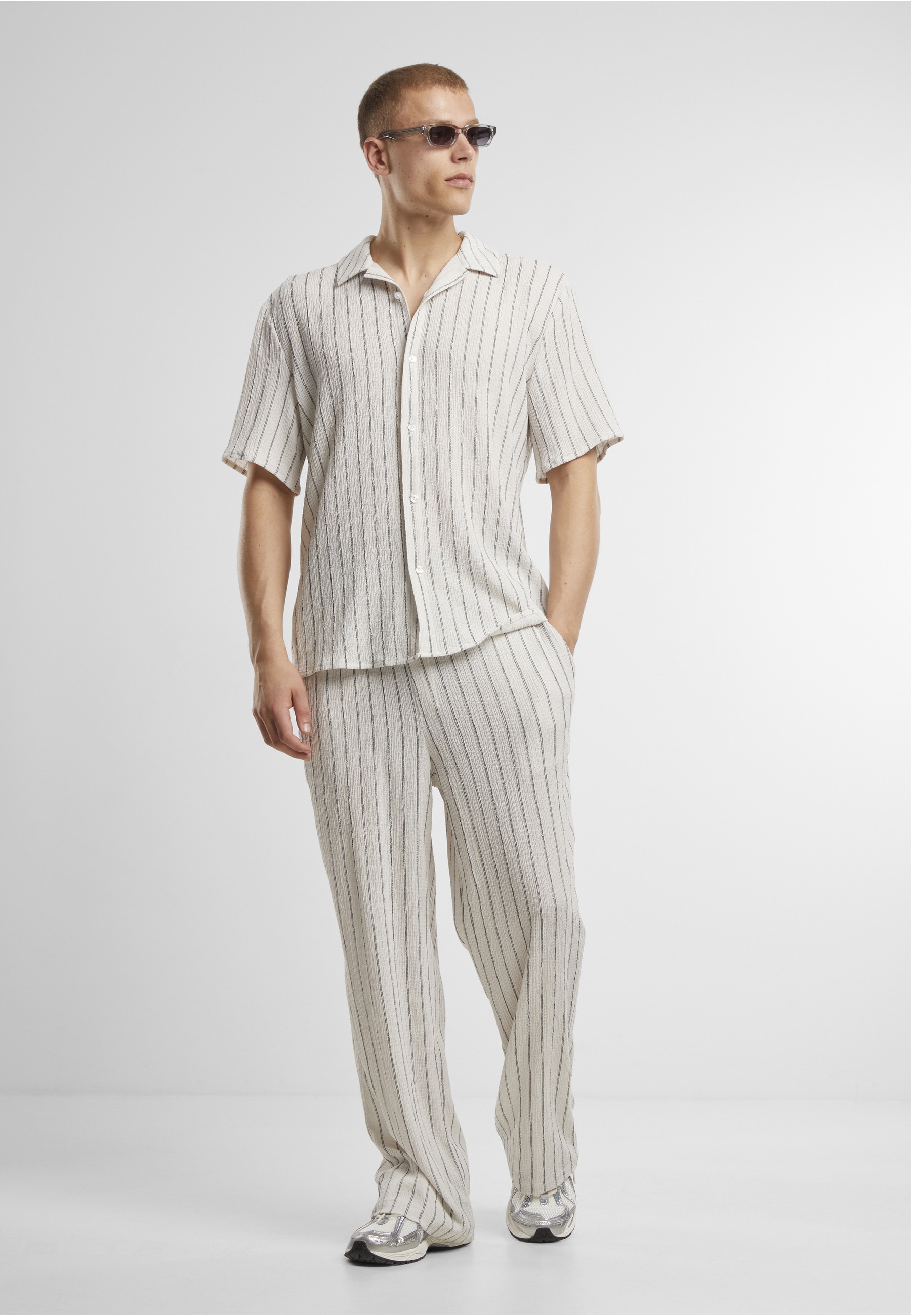 URBAN CLASSICS Stoffhose »Urban Classics Striped Crinkle Resort Pants«
