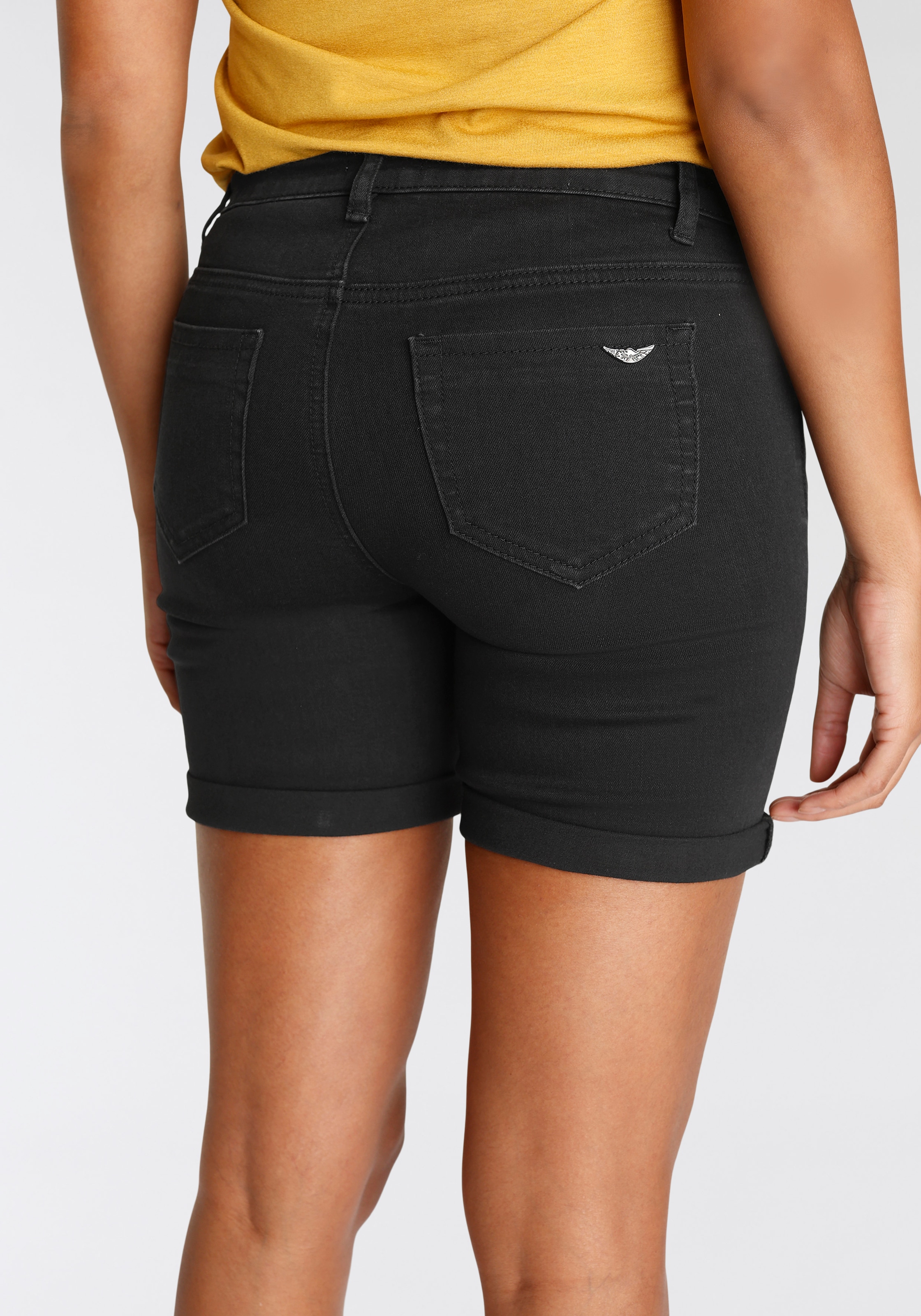 Arizona Jeansshorts »Ultra-Stretch«, extra eng geschnitten, krempelbare Beinabschlüsse