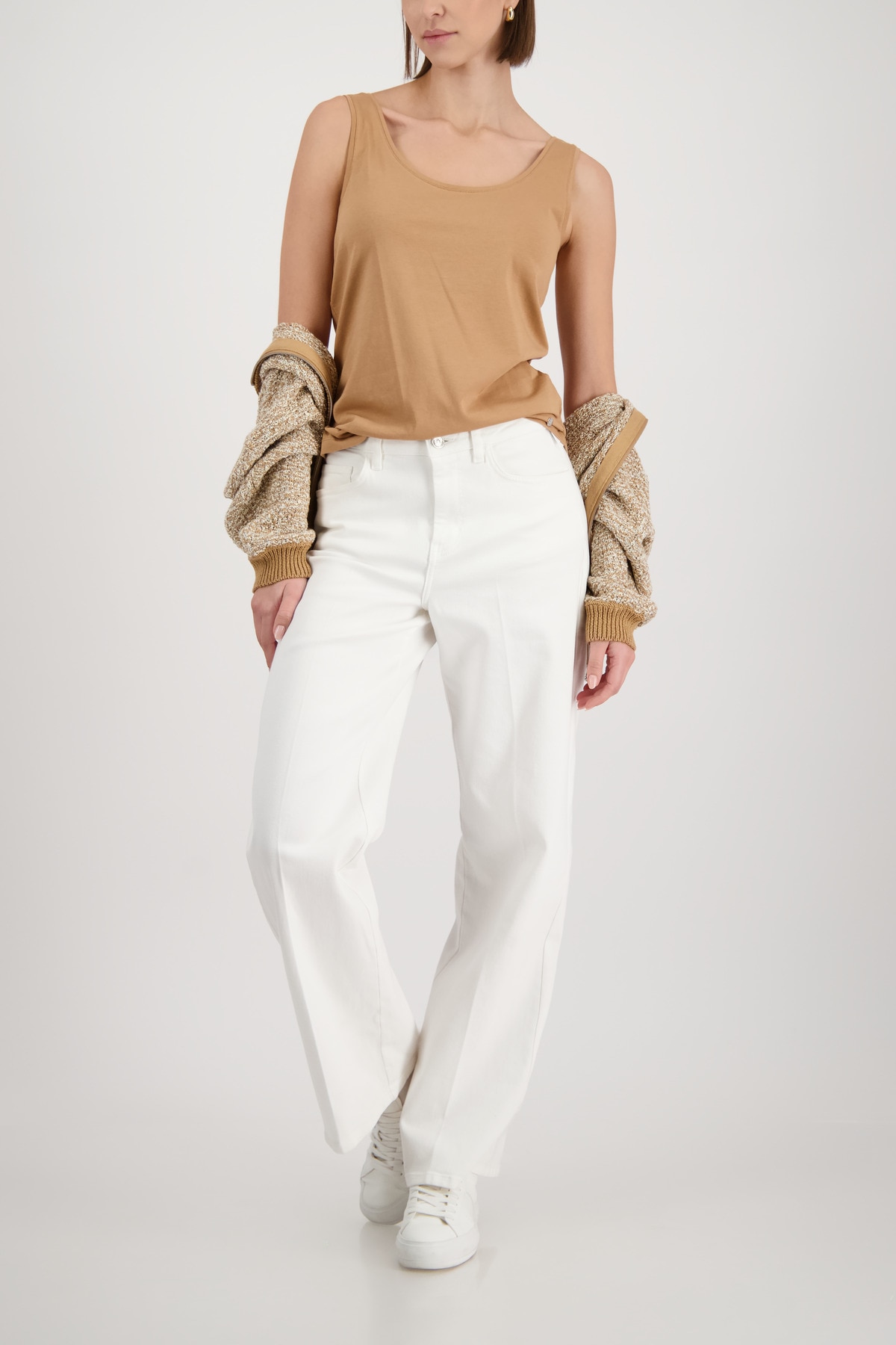 Monari Tanktop »Top Basic« Körpernahe Passform mit tiefem Rundhalsausschnitt