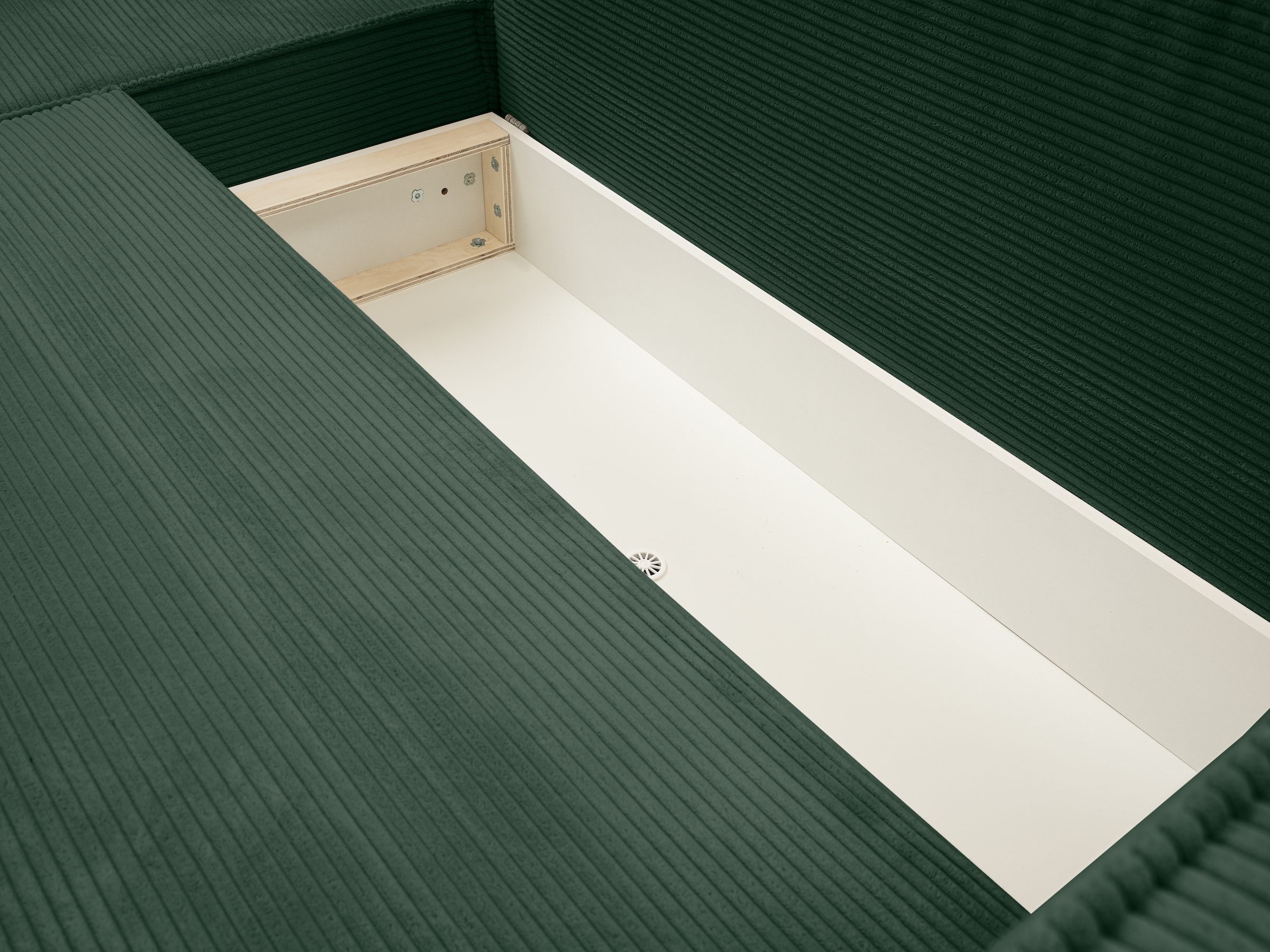 WERK2 Ecksofa »Atlanta-New, modernes Design, Stellmaße 280x147cm, L-Form, Kedernaht«, hoher Komfort, Schlaffunktion & Bettkasten, Cord, Moosgrün