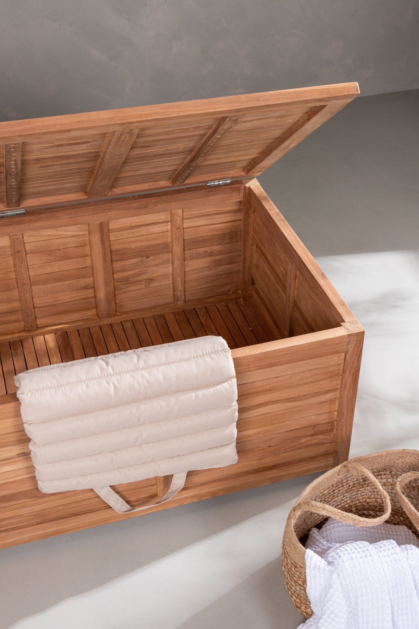 Venture Home Truhe »Trento, Teakholz-Kissenbox, belastbar bis 150 kg« Aufbewahrungsbox, Edelholz natur, witterungsbeständig, sitzfähig
