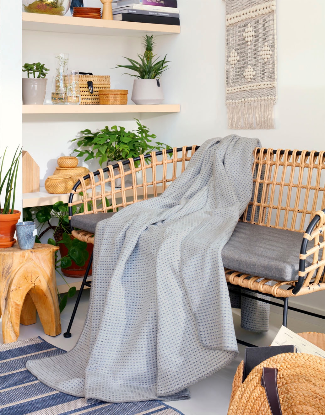 Biederlack Wohndecke »Recover Grey«, aus recycelter Baumwolle und PET-Flaschen, Kuscheldecke