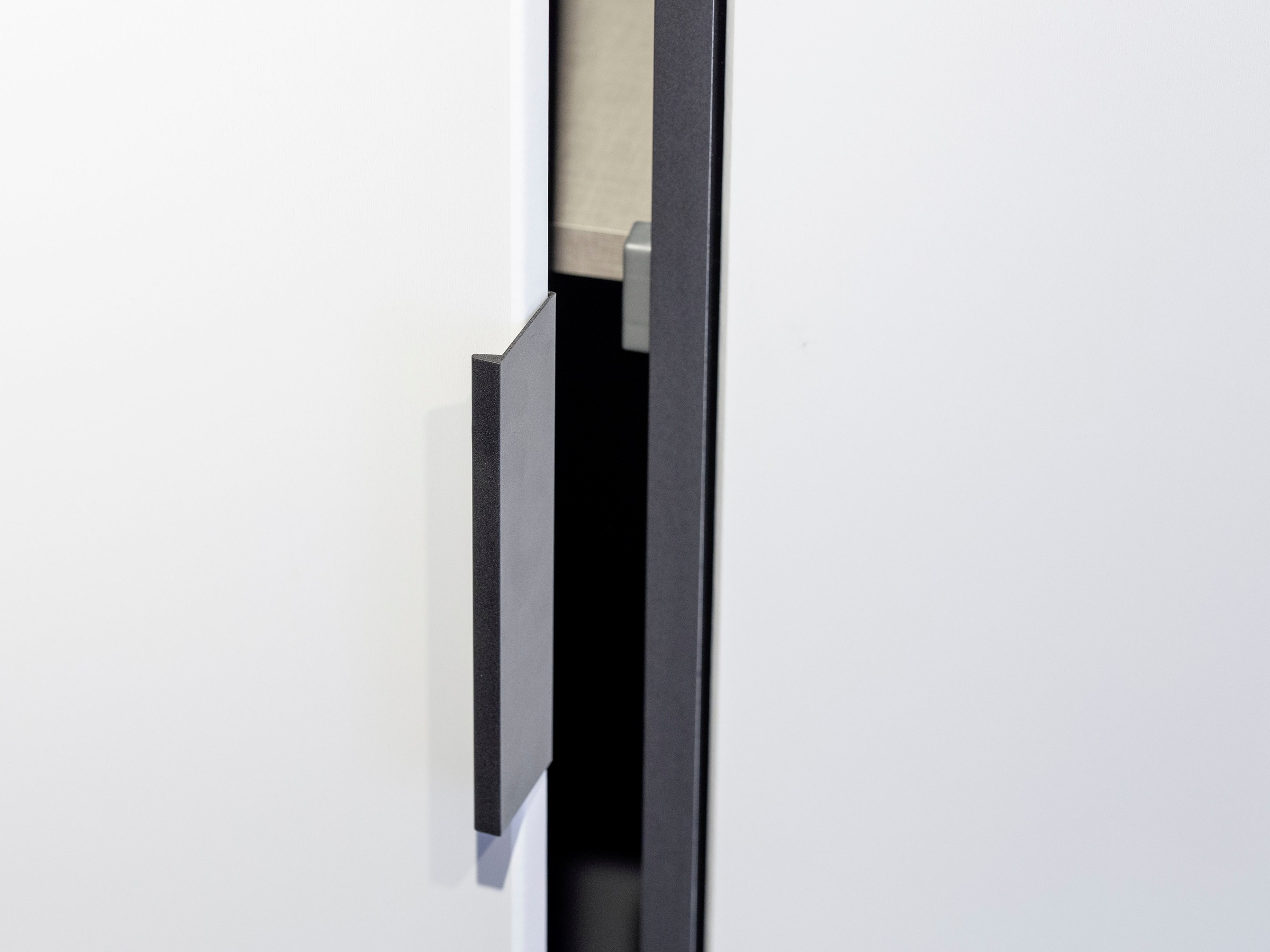 rauch Drehtürenschrank »Kleiderschrank Schrank Garderobe Wäscheschrank NAGATA mit Spiegel«, (in 3 verschiedenen Ausstattungen BASIC/CLASSIC/PREMIUM), und Schubladen sowie Stangengriffen TOPSELLER MADE IN GERMANY