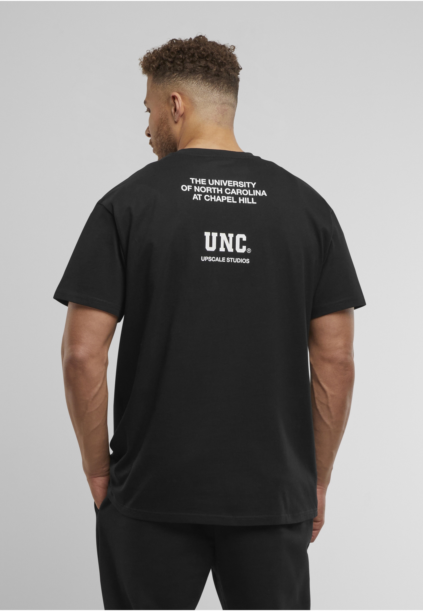Upscale by Mister Tee T-Shirt »Upscale by Mister Tee North Carolina Chrome Logo Oversize Tee« 1 Stk.