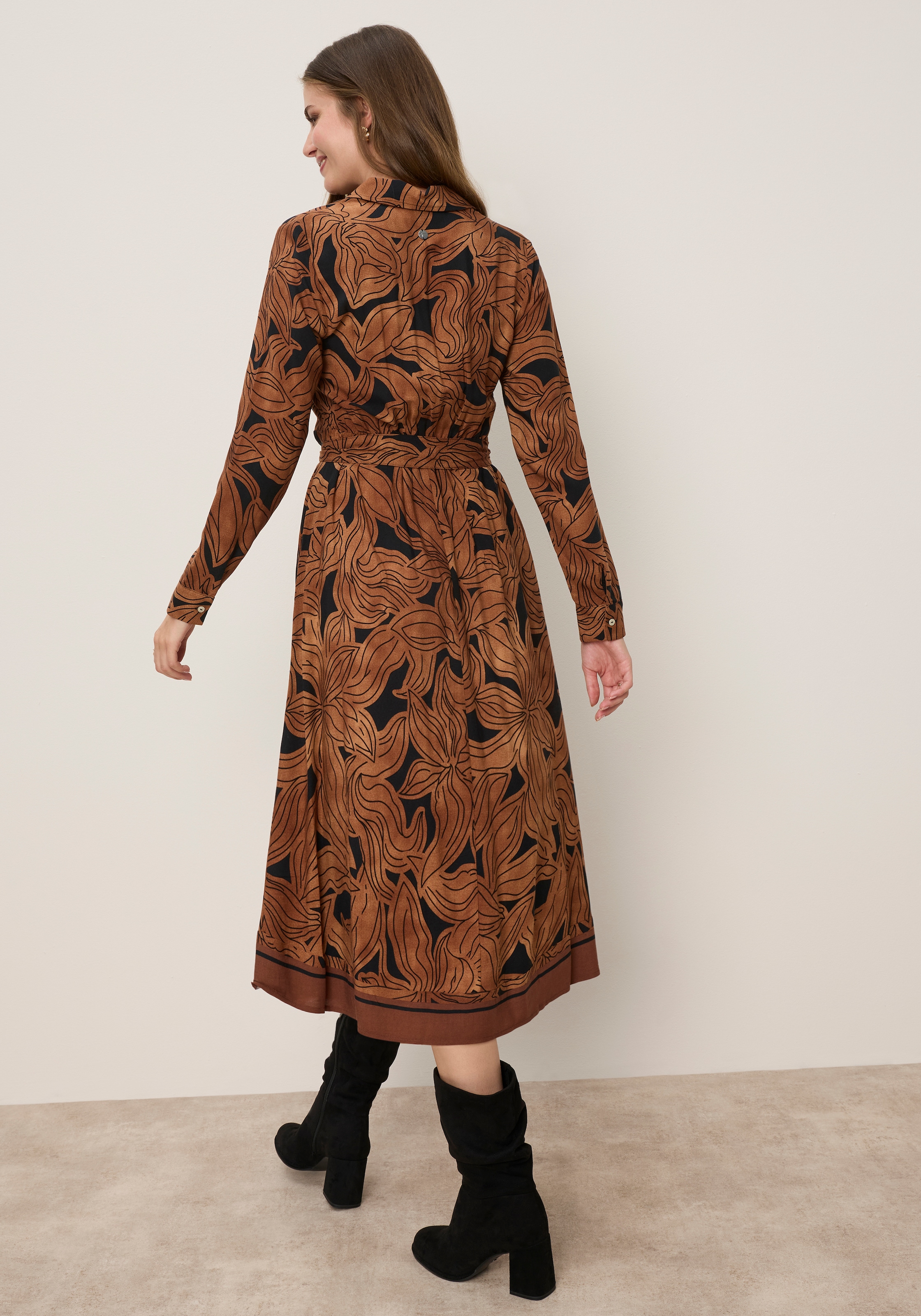 Tamaris Hemdblusenkleid »mit tailliertem Bindeband und Blumenmuster« aus Viskose