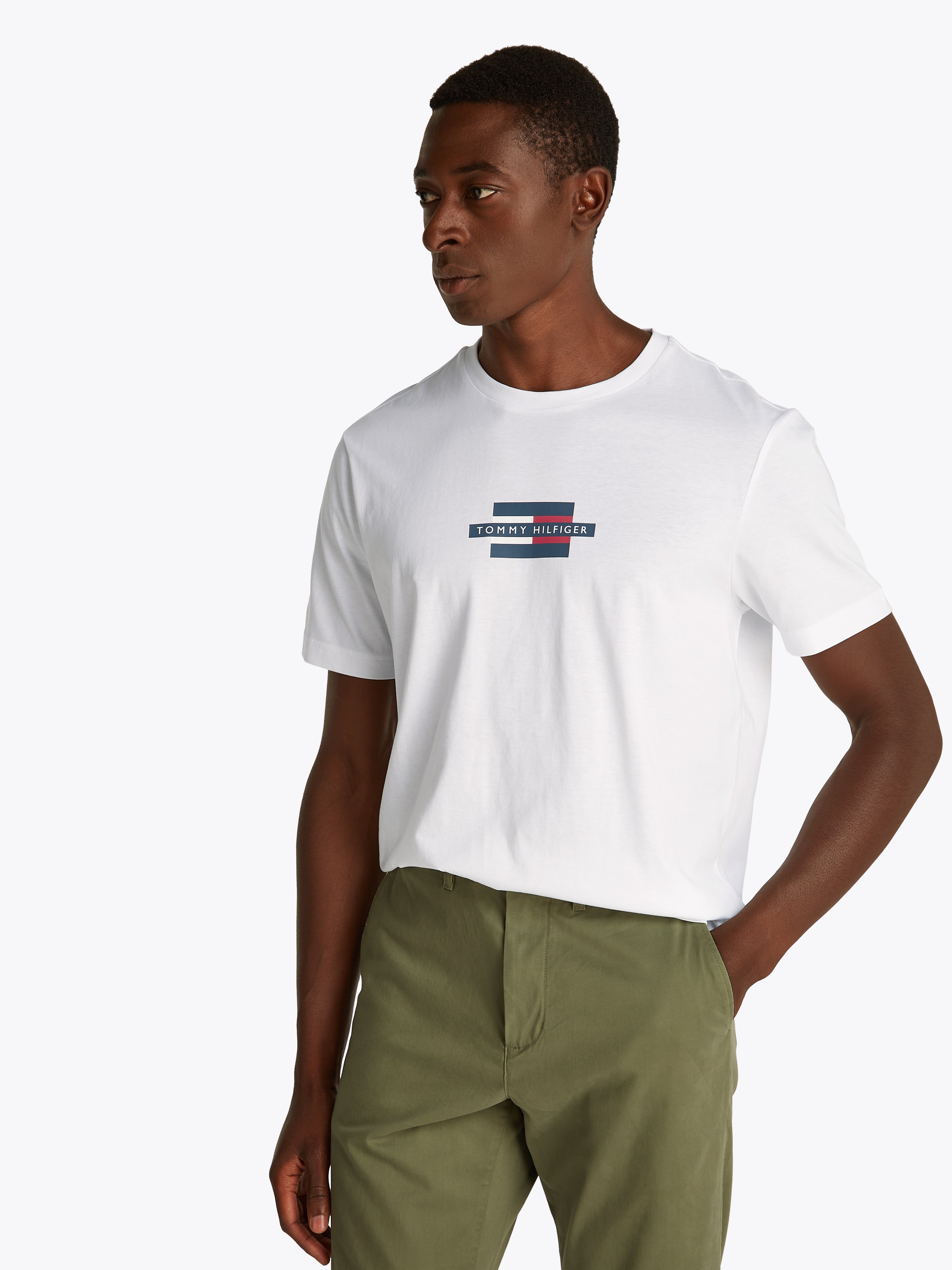 Tommy Hilfiger Kurzarmshirt »FLAG BOX TEE«, Mit Rundhalsausschnitt