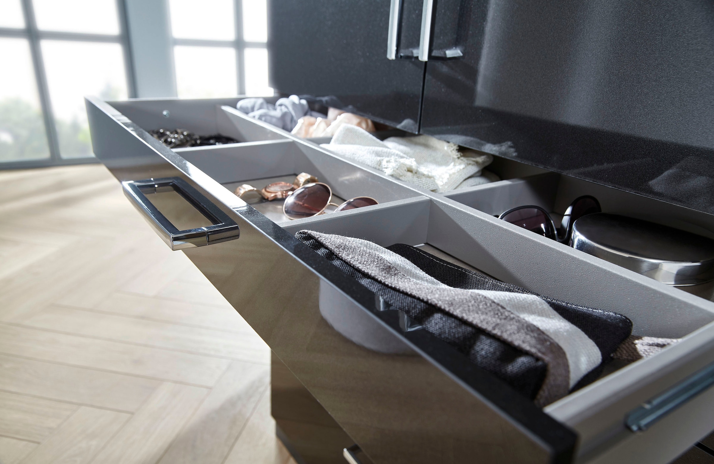 rauch Drehtürenschrank »Kleiderschrank Schrank Garderobe Garderobenschrank Topseller HOMBURG«, mit Spiegel, oberer Schubkasten mit Einteilung MADE IN GERMANY