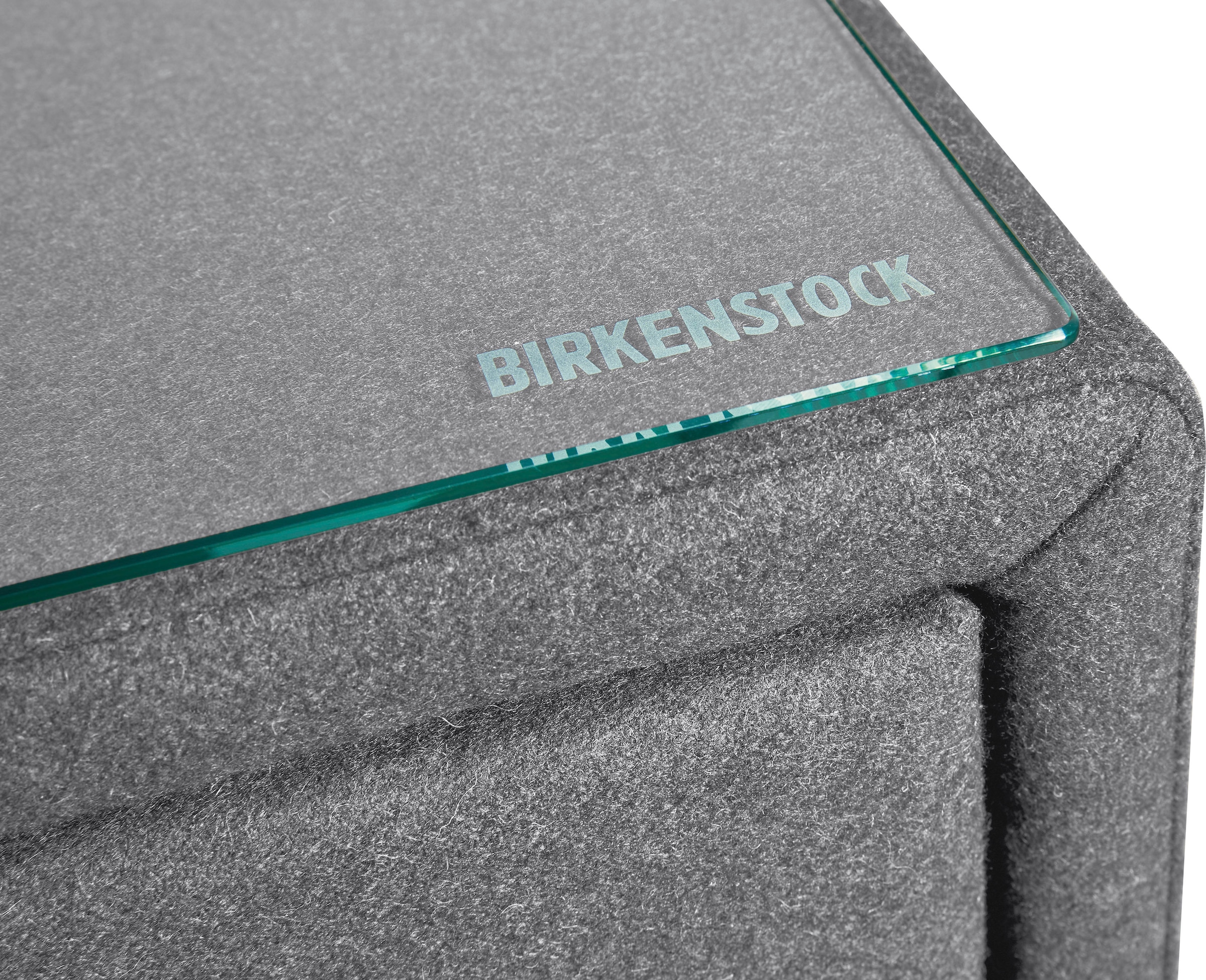 Birkenstock Nachtkommode »Montevideo«, mit Holz-Griffen, mit Holzsockel