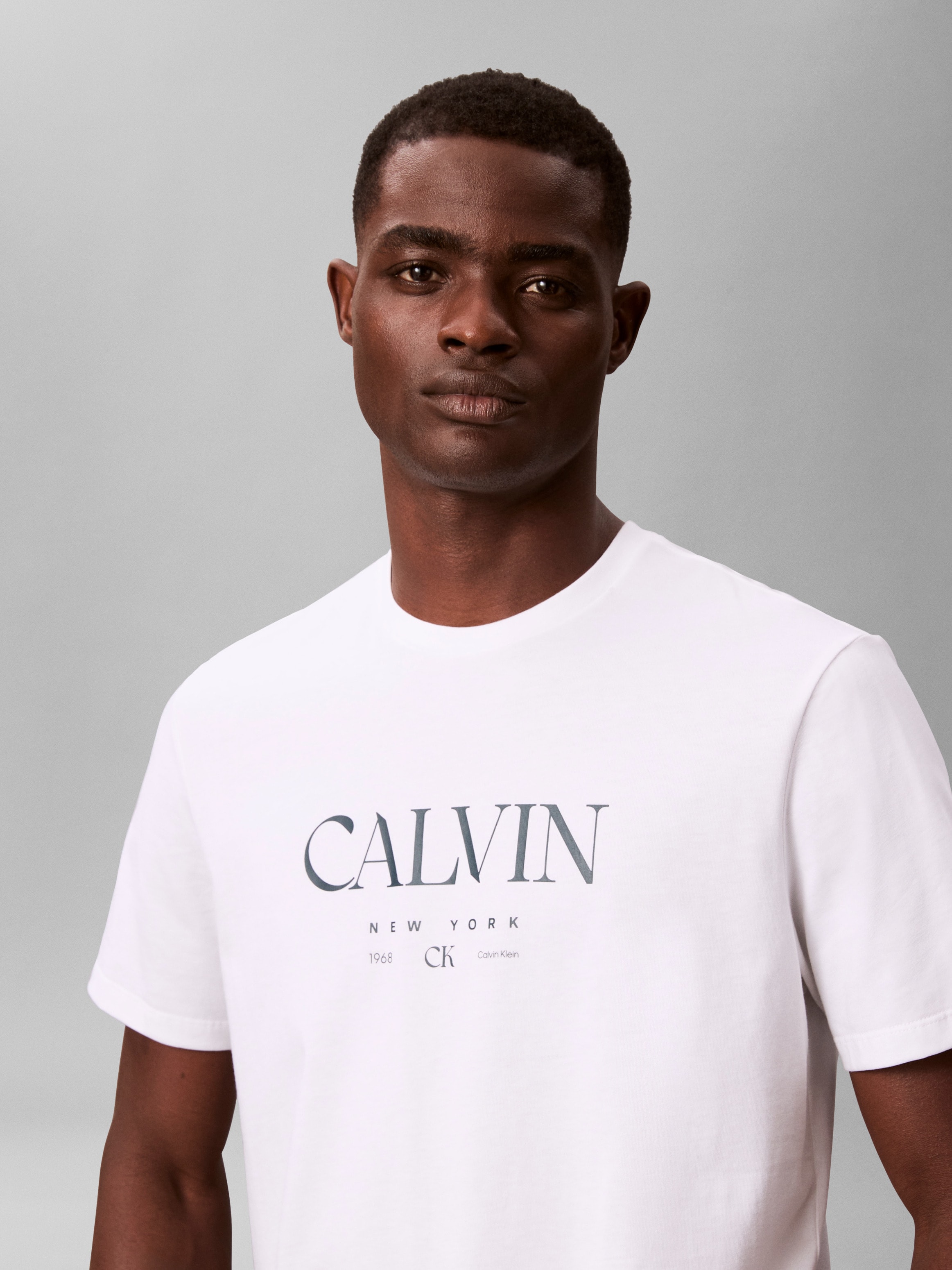 Calvin Klein T-Shirt Regular fit, mit Rundhalsausschnitt