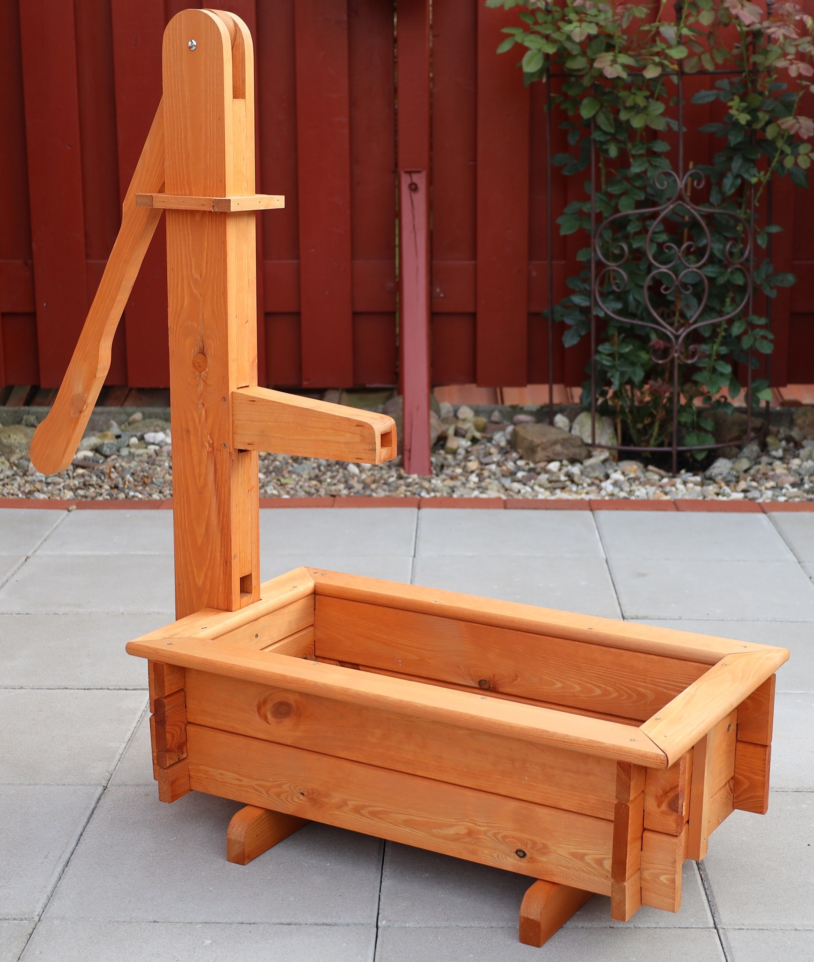 promadino Blumentopf, Holztrog mit Holzschwengelpumpe, BxTx: 110x40x100 cm