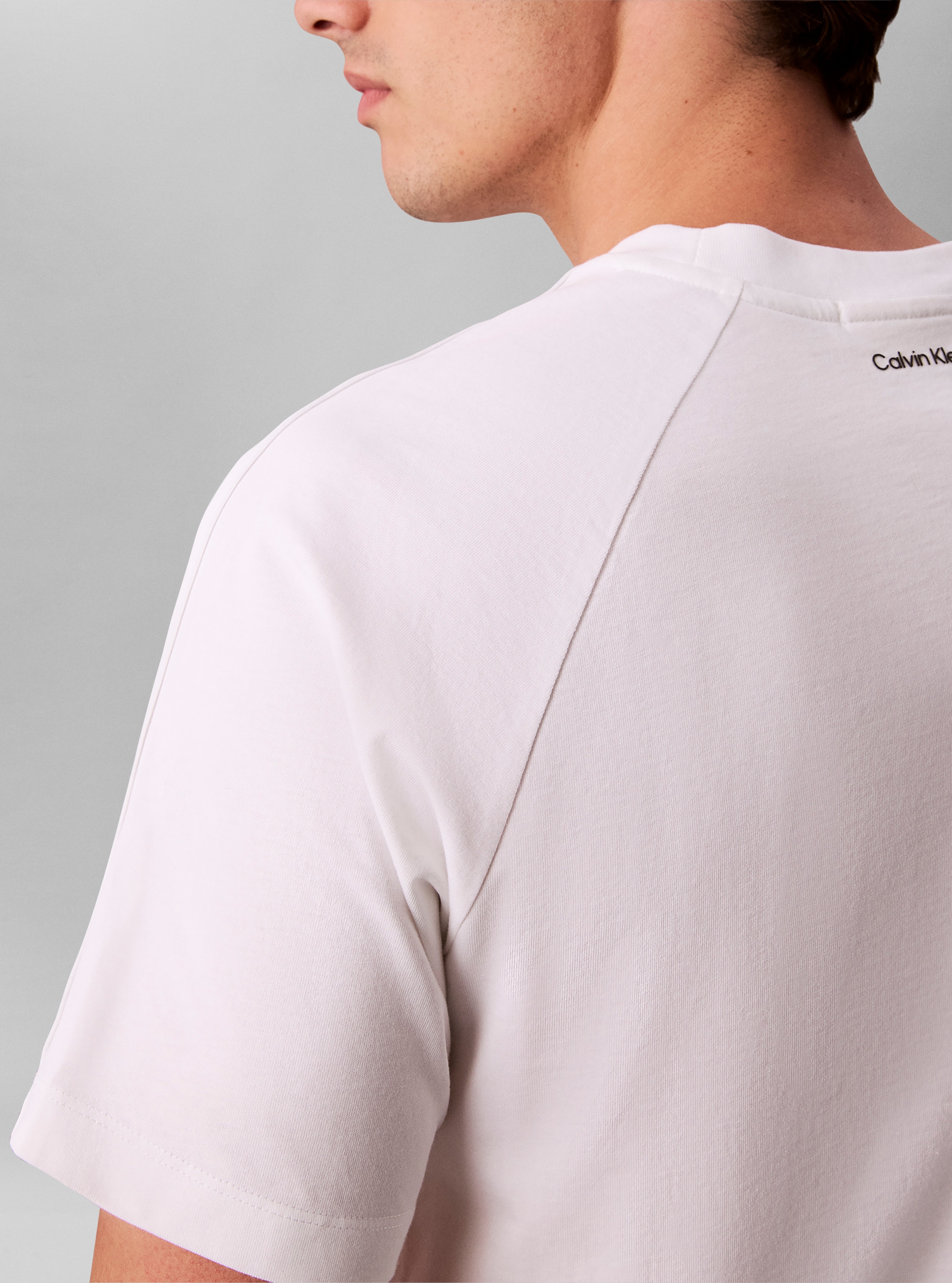 Calvin Klein T-Shirt »LOGO TAPE TEE« Regular fit, Logoschriftzug