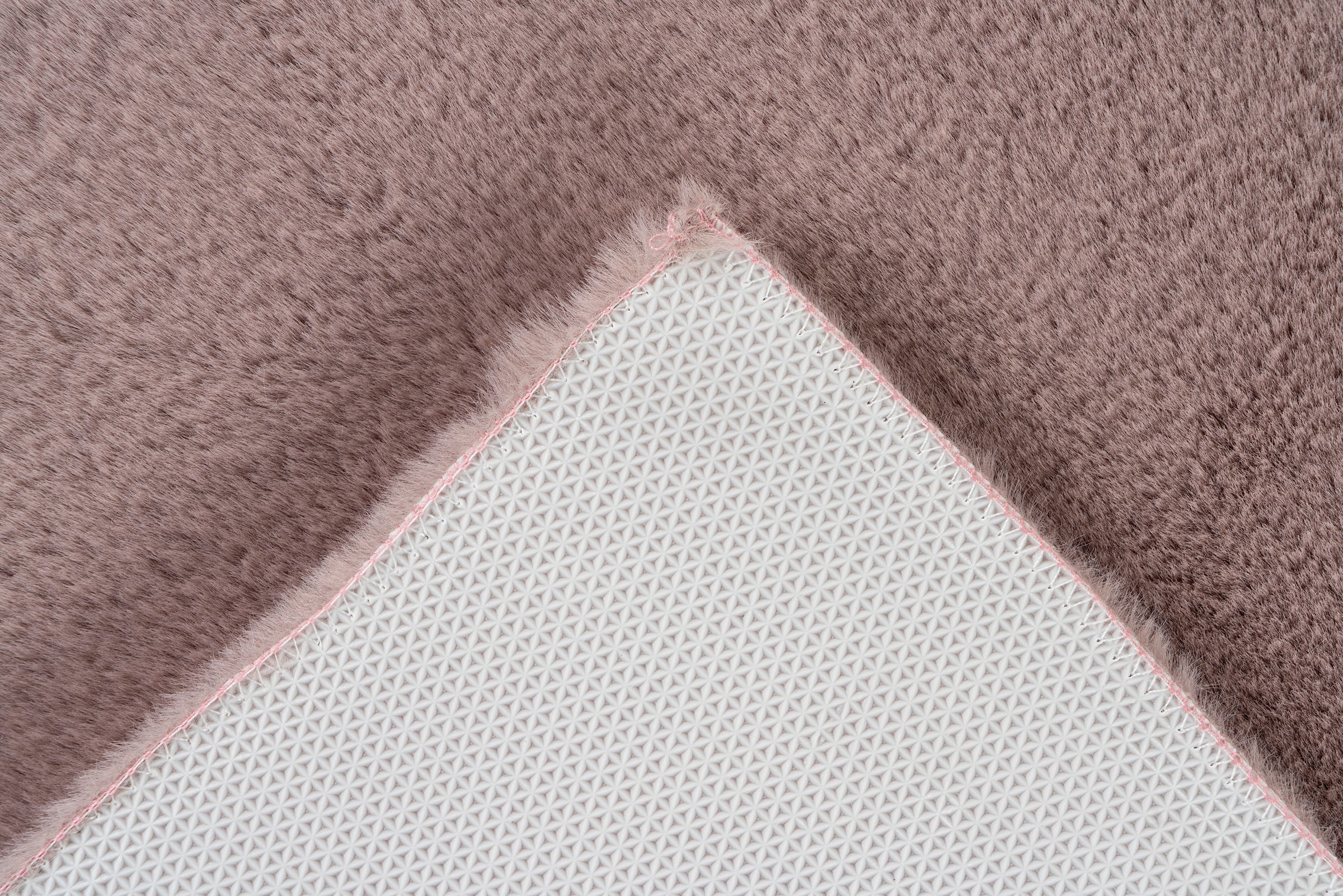 Kayoom Badematte »Rabbit Light«, rutschhemmend beschichtet, fußbodenheizungsgeeignet, weiche Kaninchenfell Haptik, Badezimmer, Kinderzimmer, Schlafzimmer
