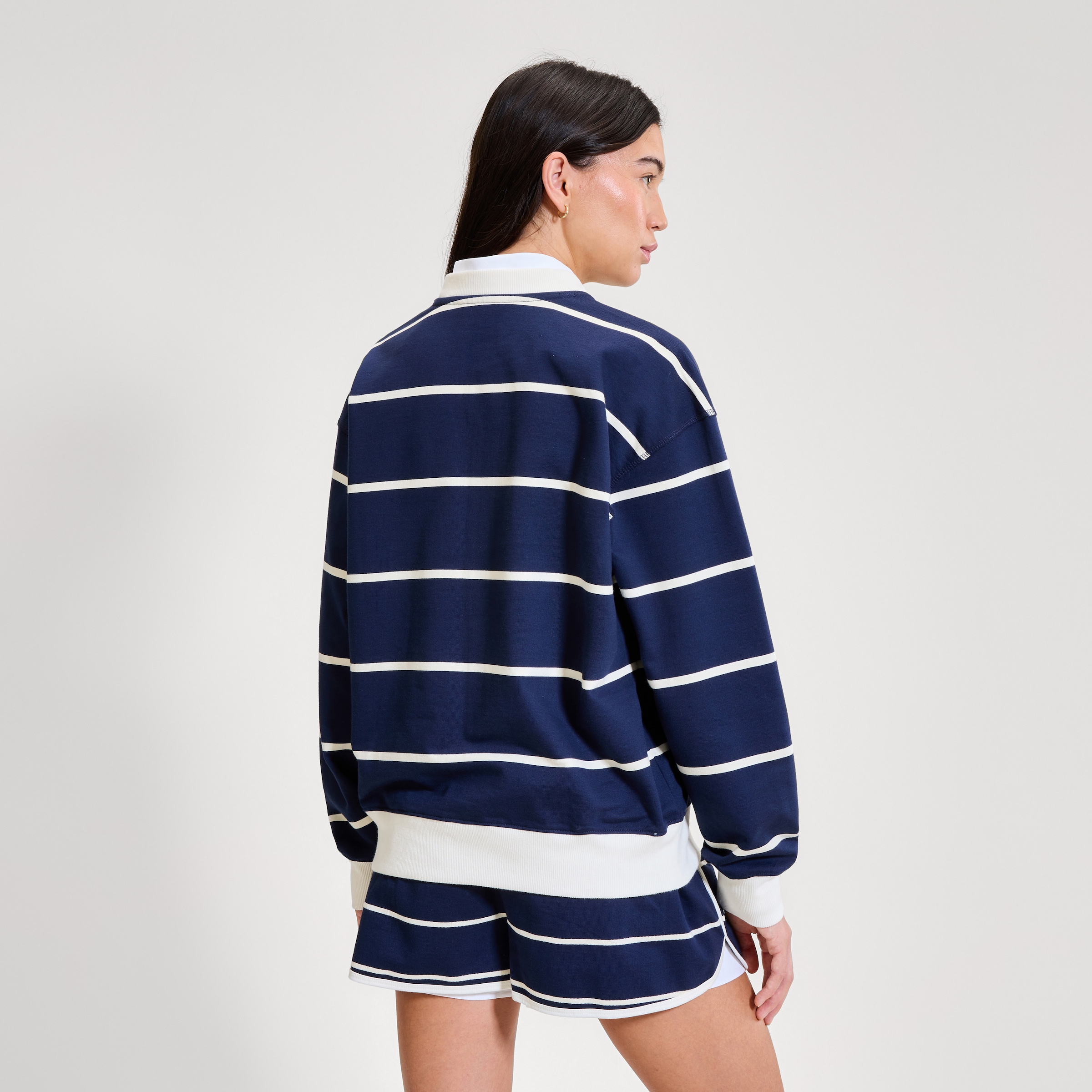 Ellesse Sweatshirt »TAGGIA SWEATSHIRT«, mit Rundhalsausschnitt, ohne Verschluss, aus Baumwolle und Polyester
