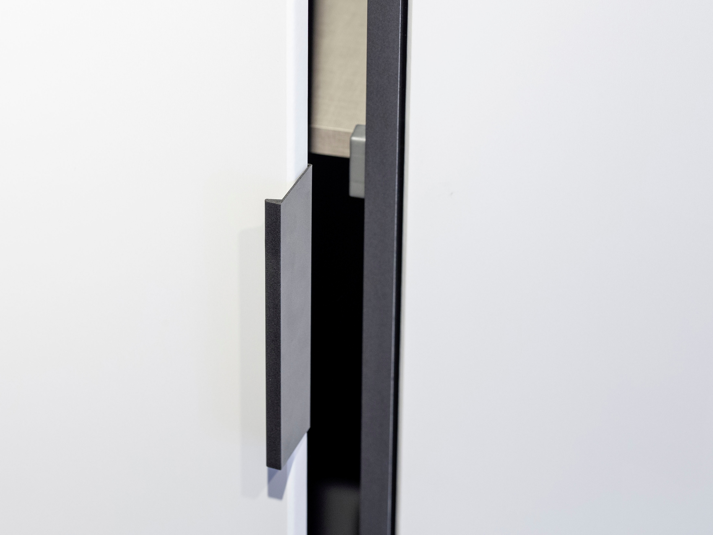 rauch Drehtürenschrank »Kleiderschrank Schrank Garderobe Wäscheschrank NAGATA viel Stauraum«, (in 3 verschiedenen Ausstattungen BASIC/CLASSIC/PREMIUM), mit Schubladen sowie Stangengriffen TOPSELLER MADE IN GERMANY