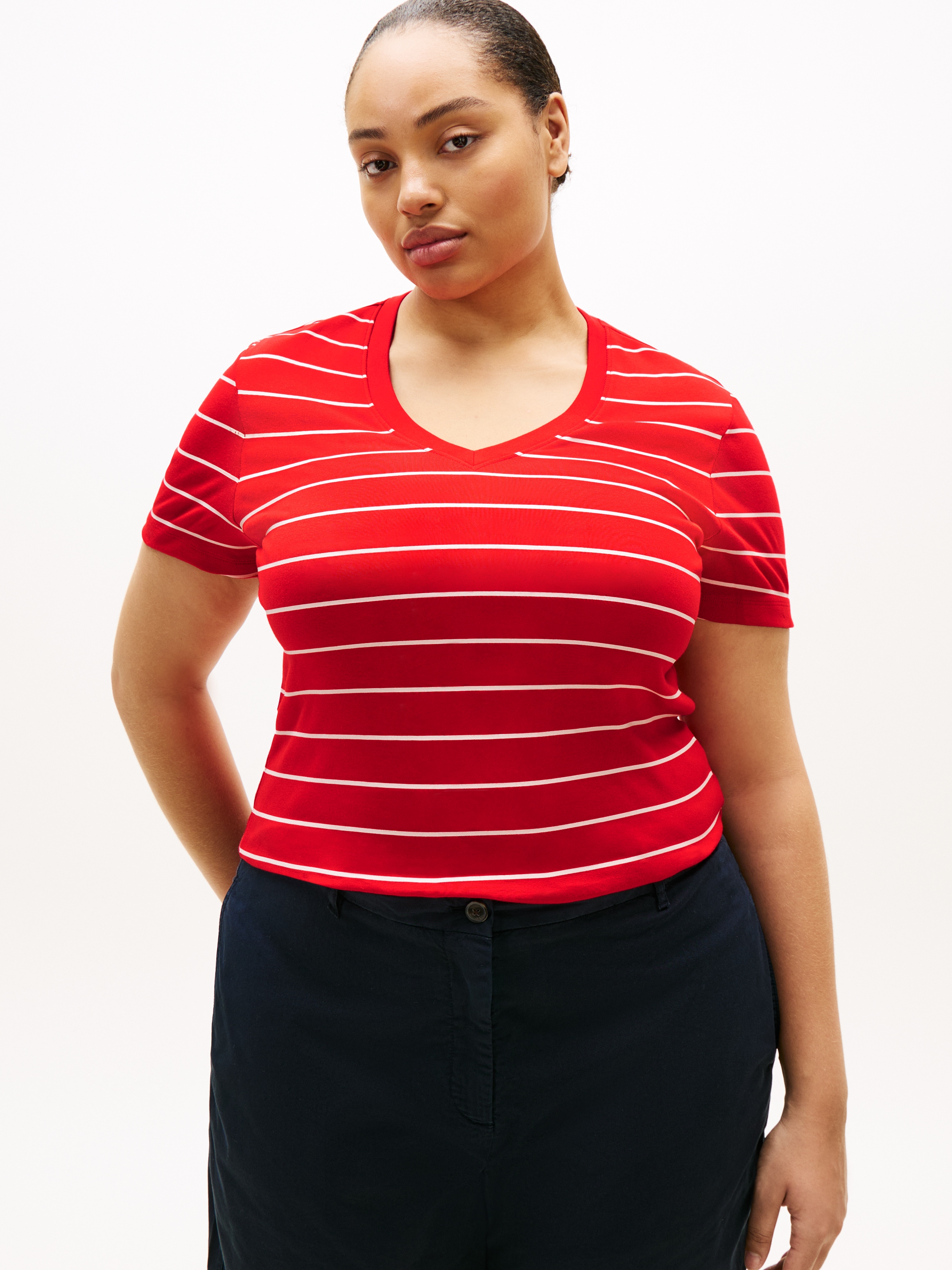 Tommy Hilfiger Curve V-Shirt »CRV SLIM CODY V-NK SS« in großen Größen, Baumwoll-Qualität