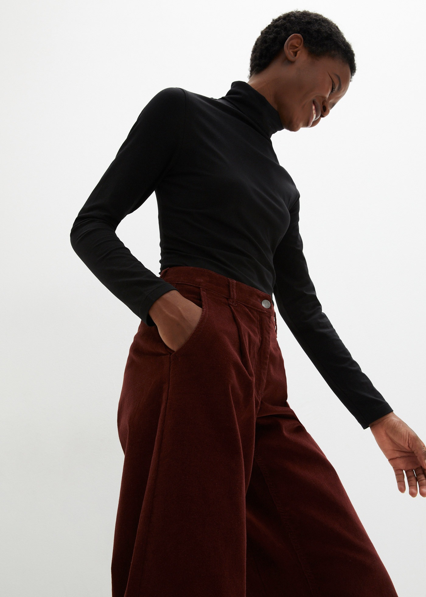 bonprix Cordhose »Weite Stretchcord-Culotte mit High-Waist-Bequembund, 7/8-Länge«  Culotte aus Stretchcord, lockere Passform, hoher Bund, 7/8-Länge