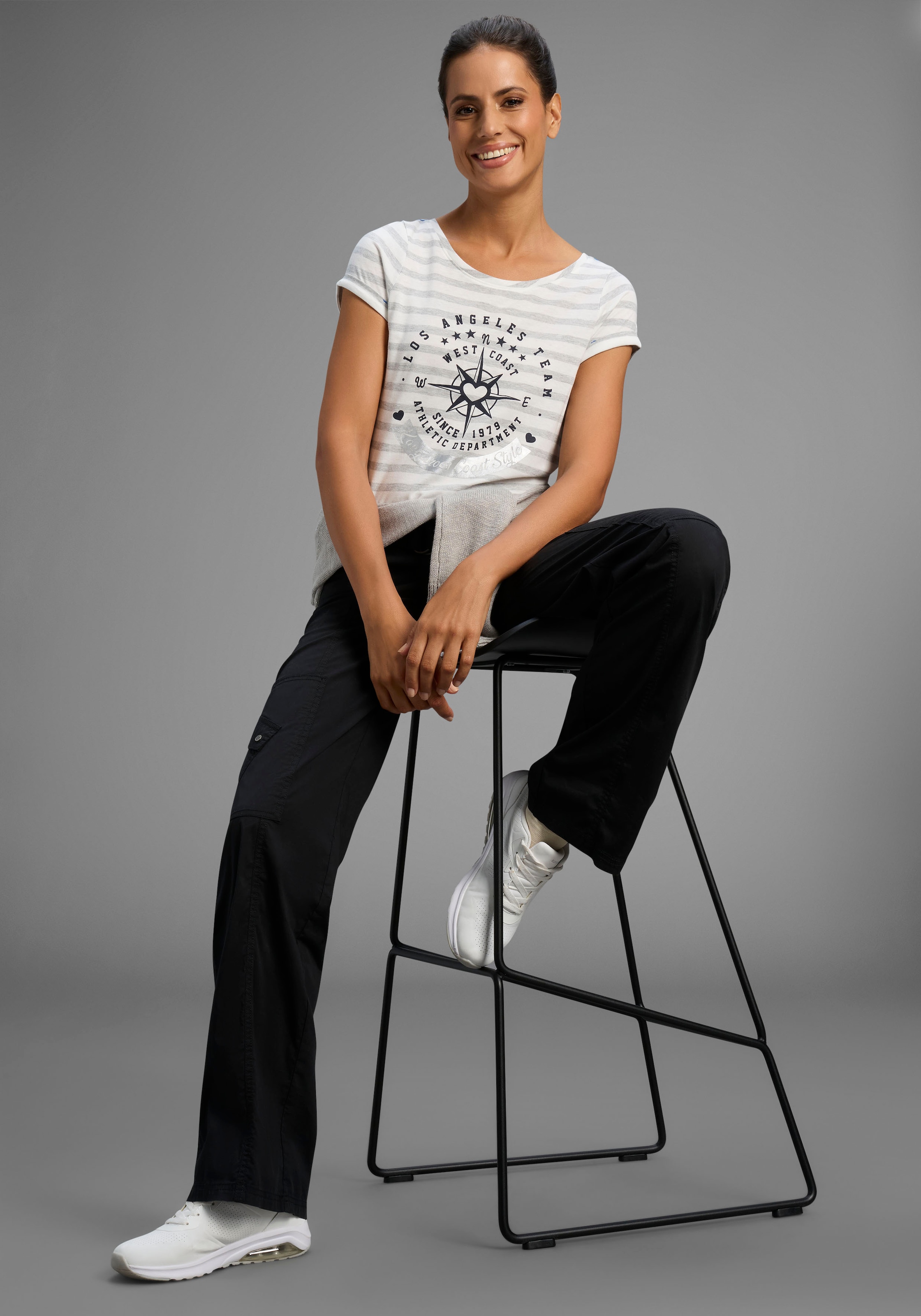 KangaROOS Print-Shirt Kurzarm,  figurbetonter Schnitt,  mit Metallic-Print