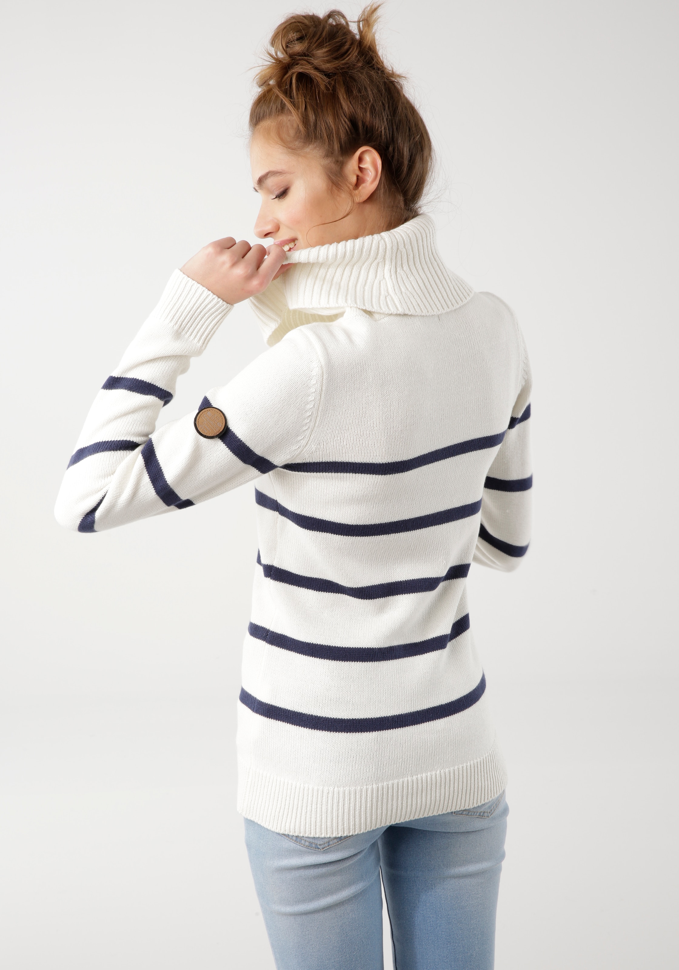 KangaROOS Rollkragenpullover, in lässiger Form mit Kontraststreifen