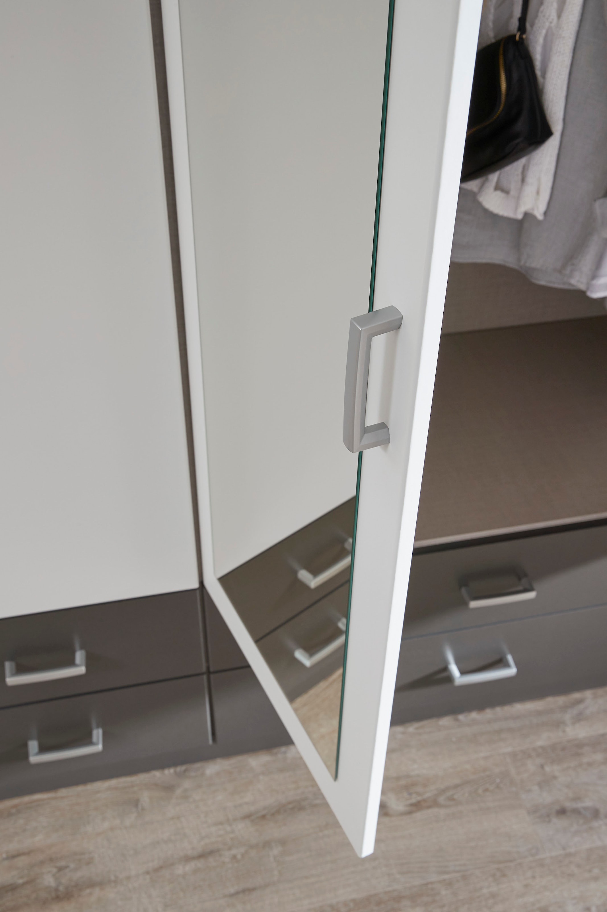 rauch Kleiderschrank »Schrank Garderobe Wäscheschrank GAMMA in 3 Breiten«, viel Stauraum mit 6 Schubladen, mit Spiegel TOPSELLER MADE IN GERMANY