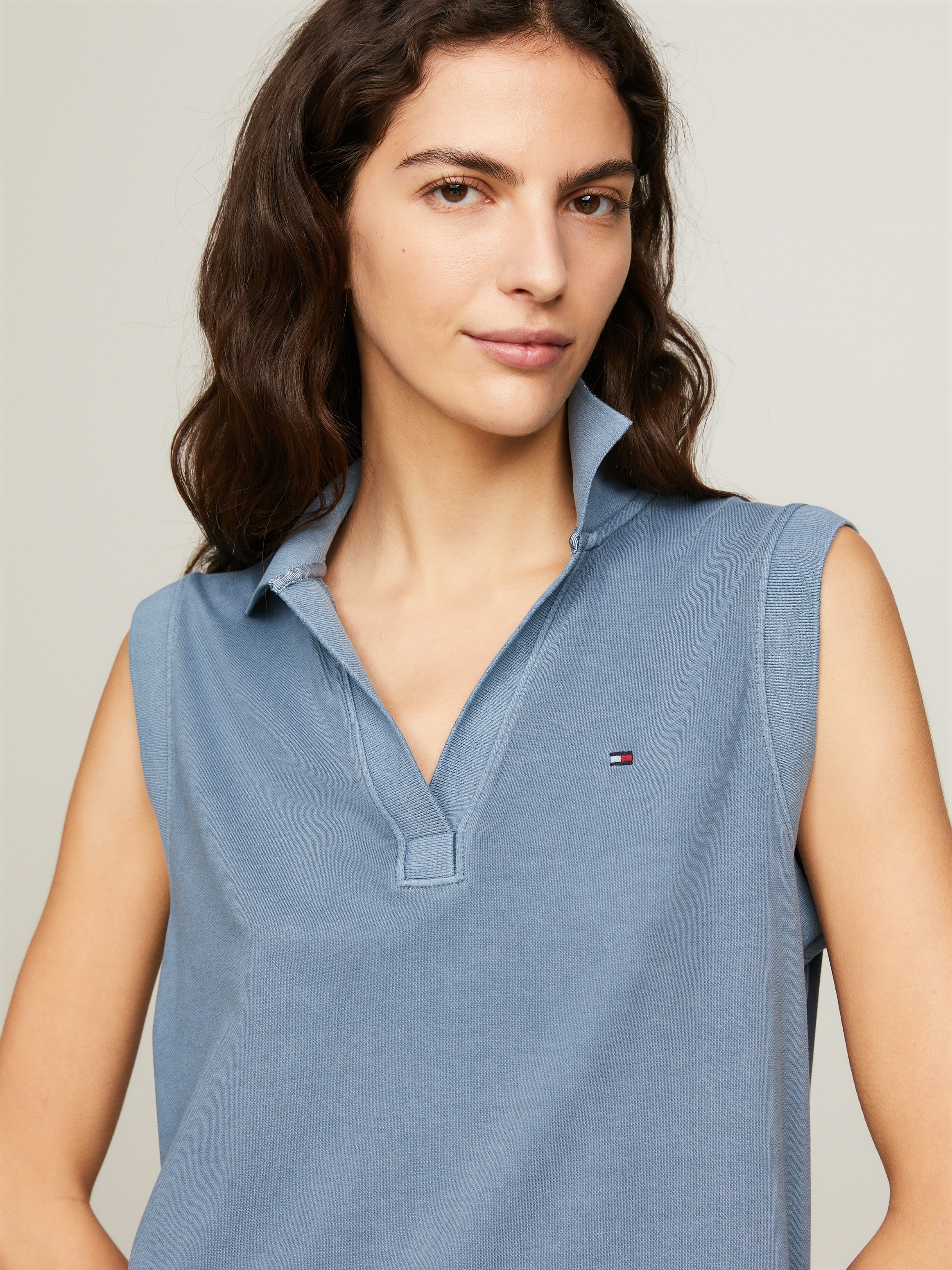 Tommy Hilfiger Polokleid »RLX GMD SLVLSS PQ MIDI POLO DRS«, mit Logostickerei