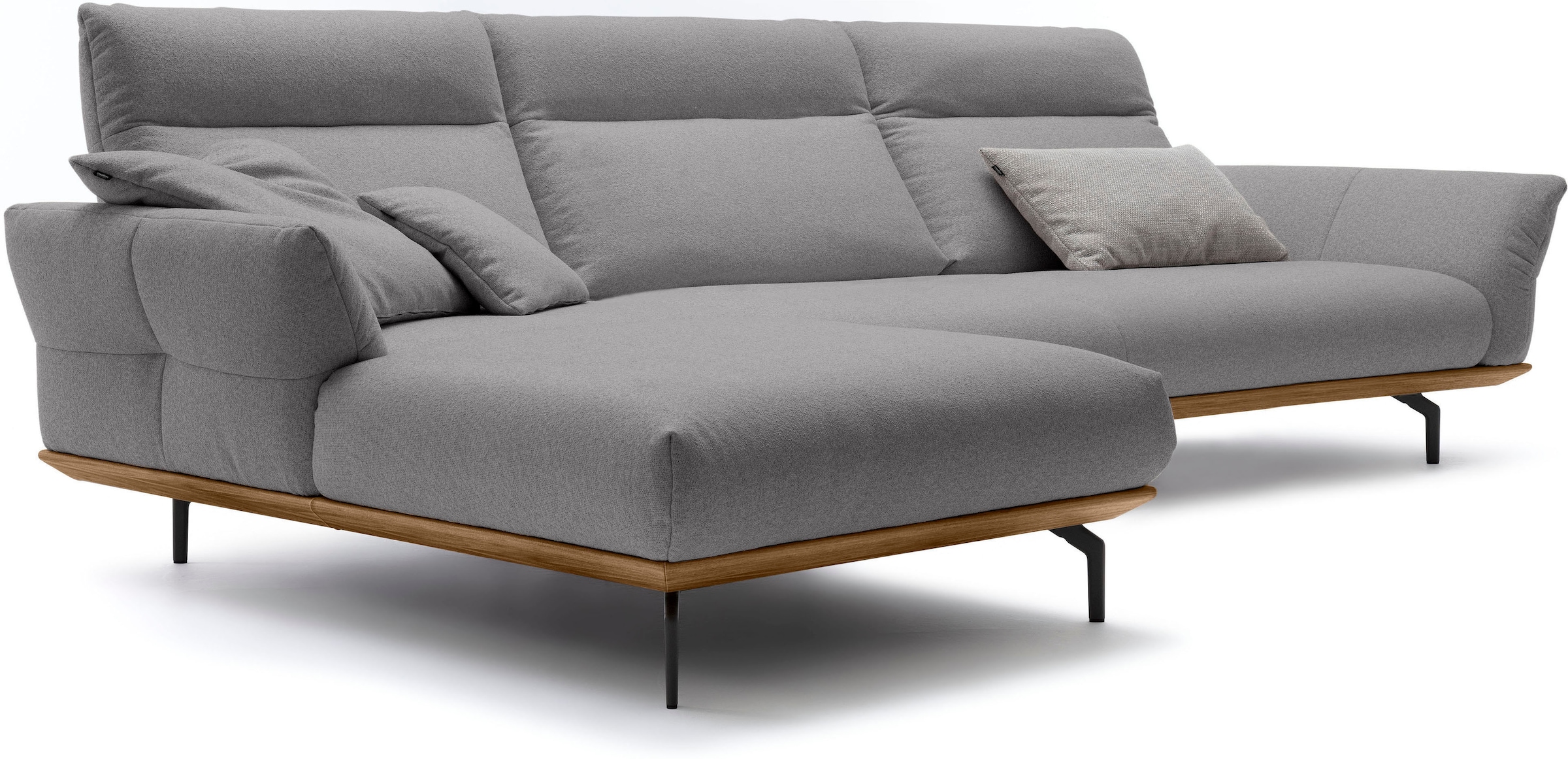 Creation BY ROLF BENZ Ecksofa »CR.460 Designsofa mit erstklassigem Sitzkomfort« Sockel in Nussbaum, Winkelfüße in Umbragrau, Breite 338 cm