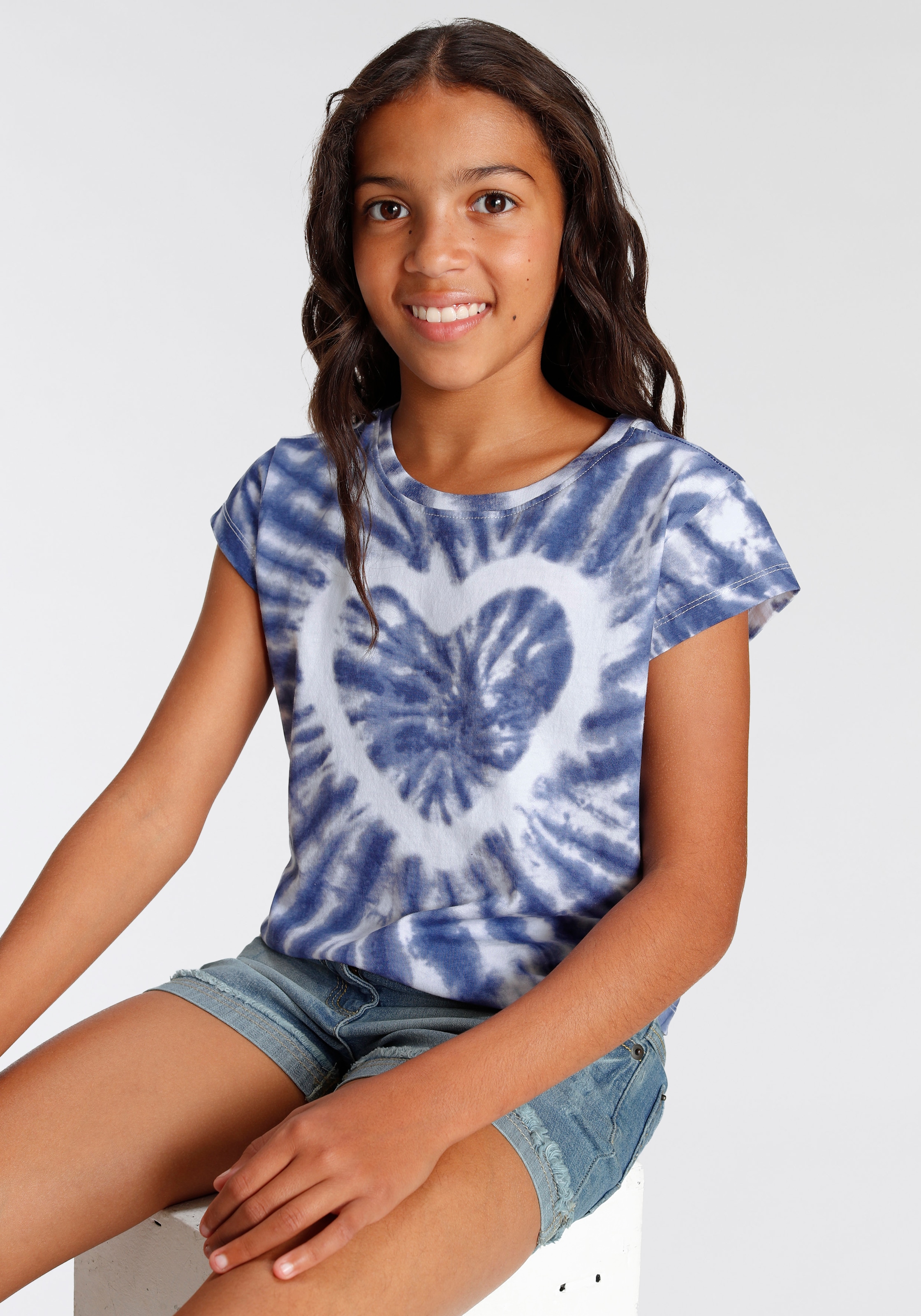 KIDSWORLD T-Shirt »Herz Batik«, kurze modische Form