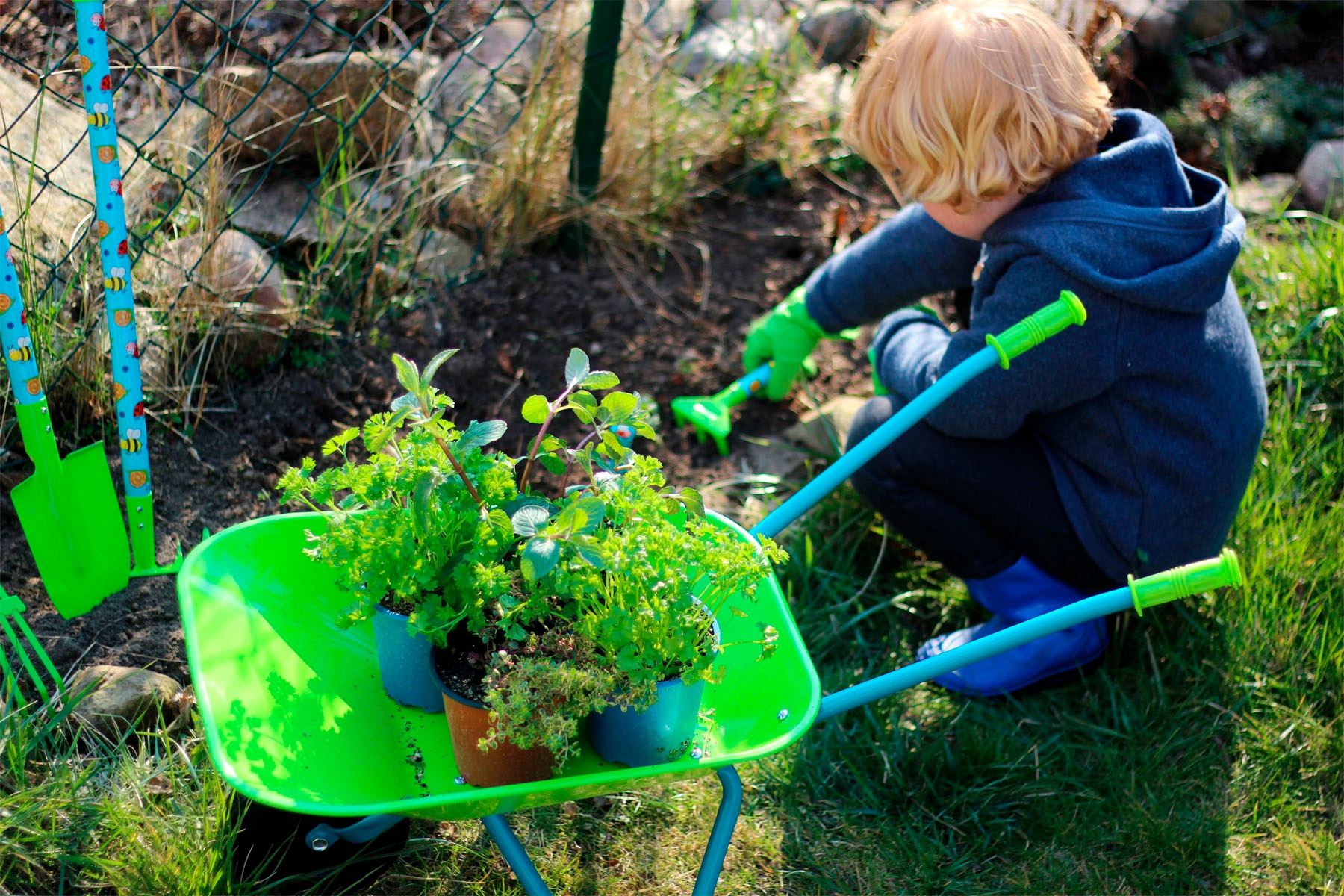 Small Foot Kinder-Gartenset, mit Schubkarre