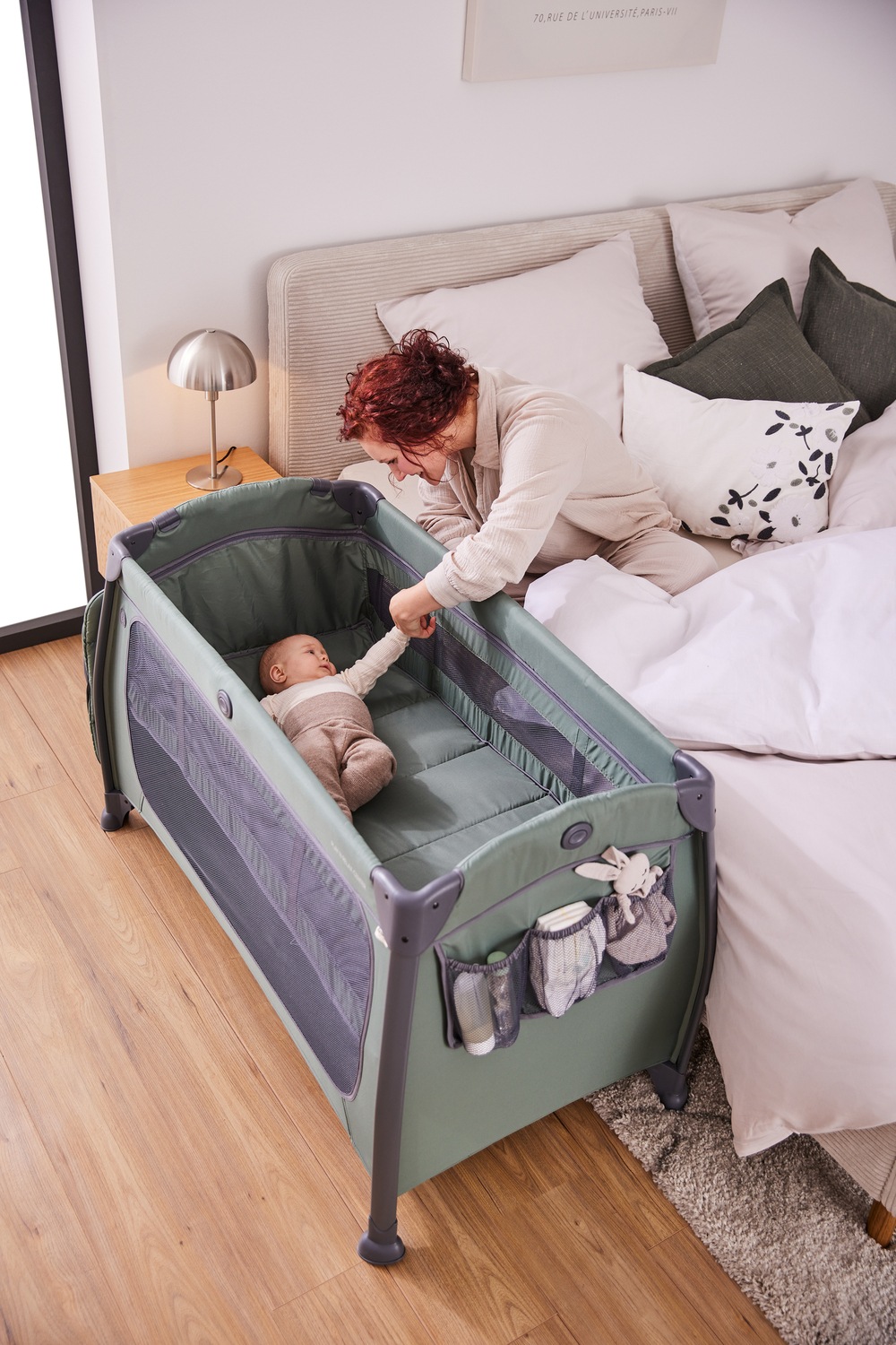 Hauck Baby-Reisebett »Play N Relax Center, darkgreen«, inkl. Neugeboreneneinhang, Wickelmulde, Ausstieg, Räder