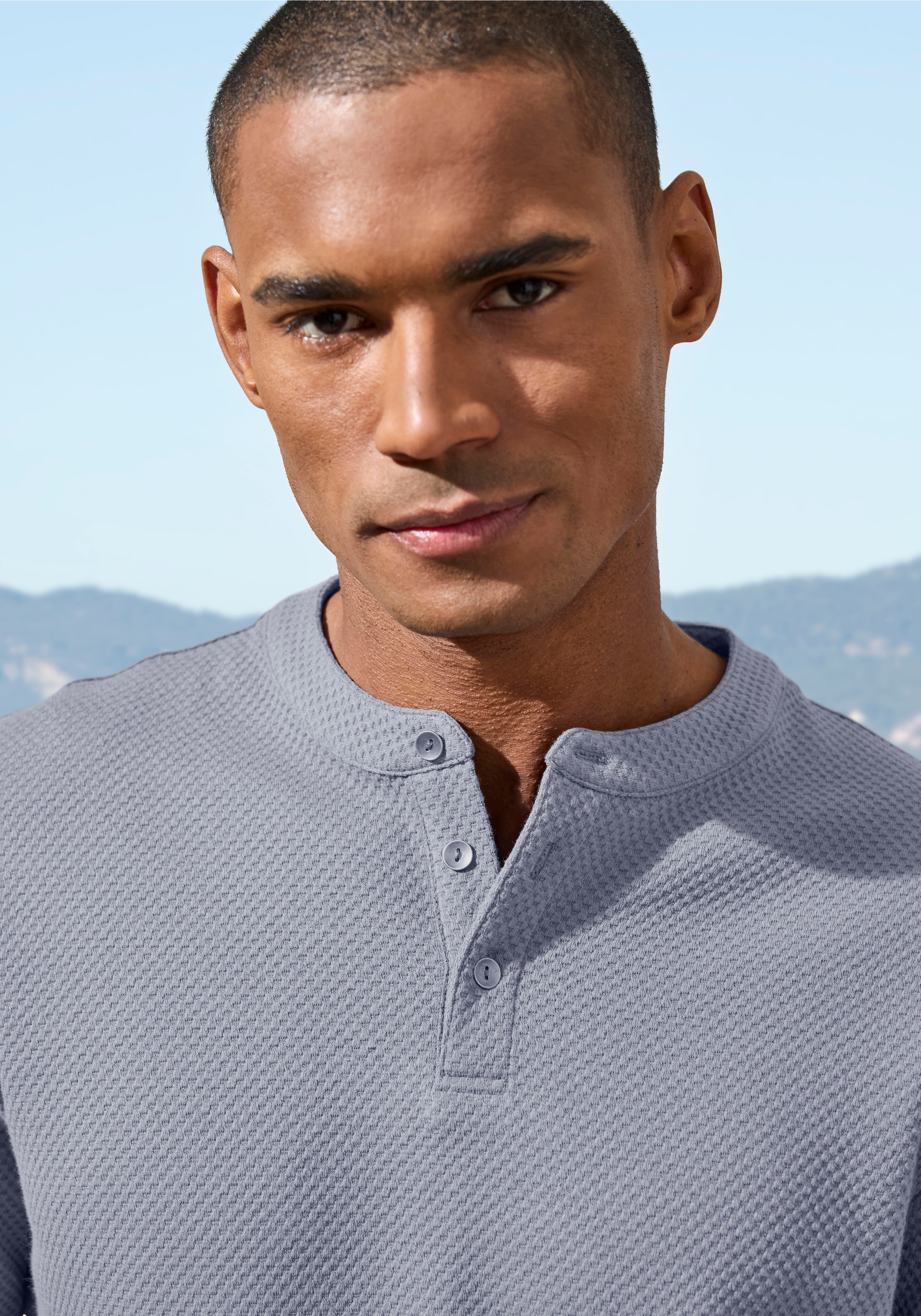 John Devin T-Shirt »Kurzarm-Poloshirt aus Struktur-Qualität« mit modischem Stehkragen und Knopfleiste