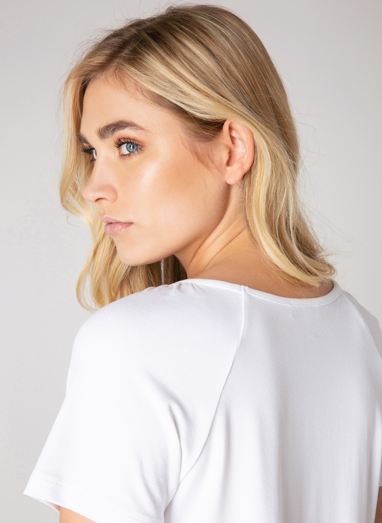 Base Level T-Shirt »Yona« mit Raffung am Rundhalsausschnitt