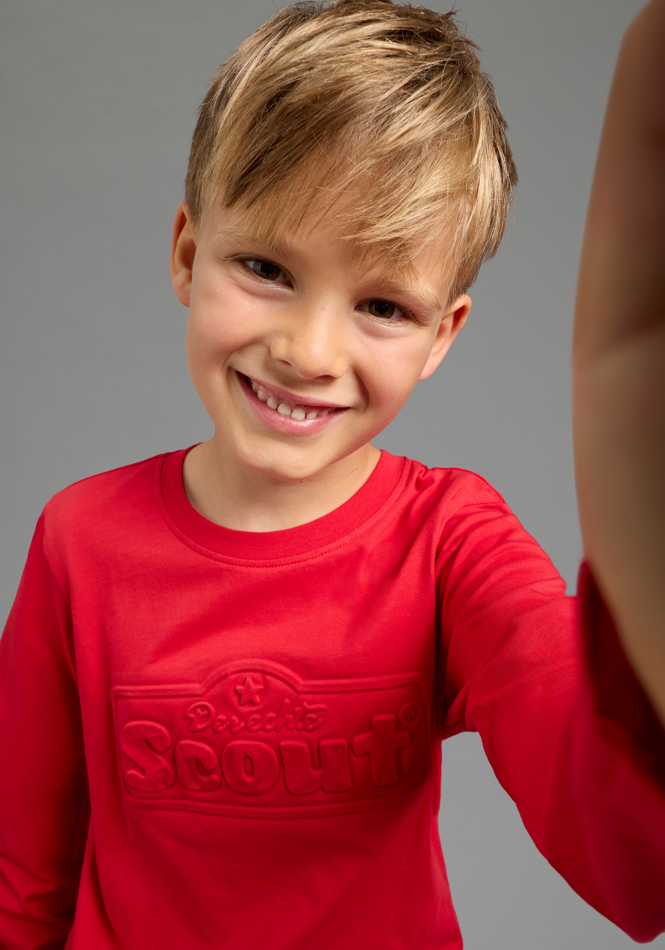 Scout Langarmshirt »SCOUT Prägedruck, Logoprint« hüftlange Schnittform, Langarm, mit Rundhalsausschnitt