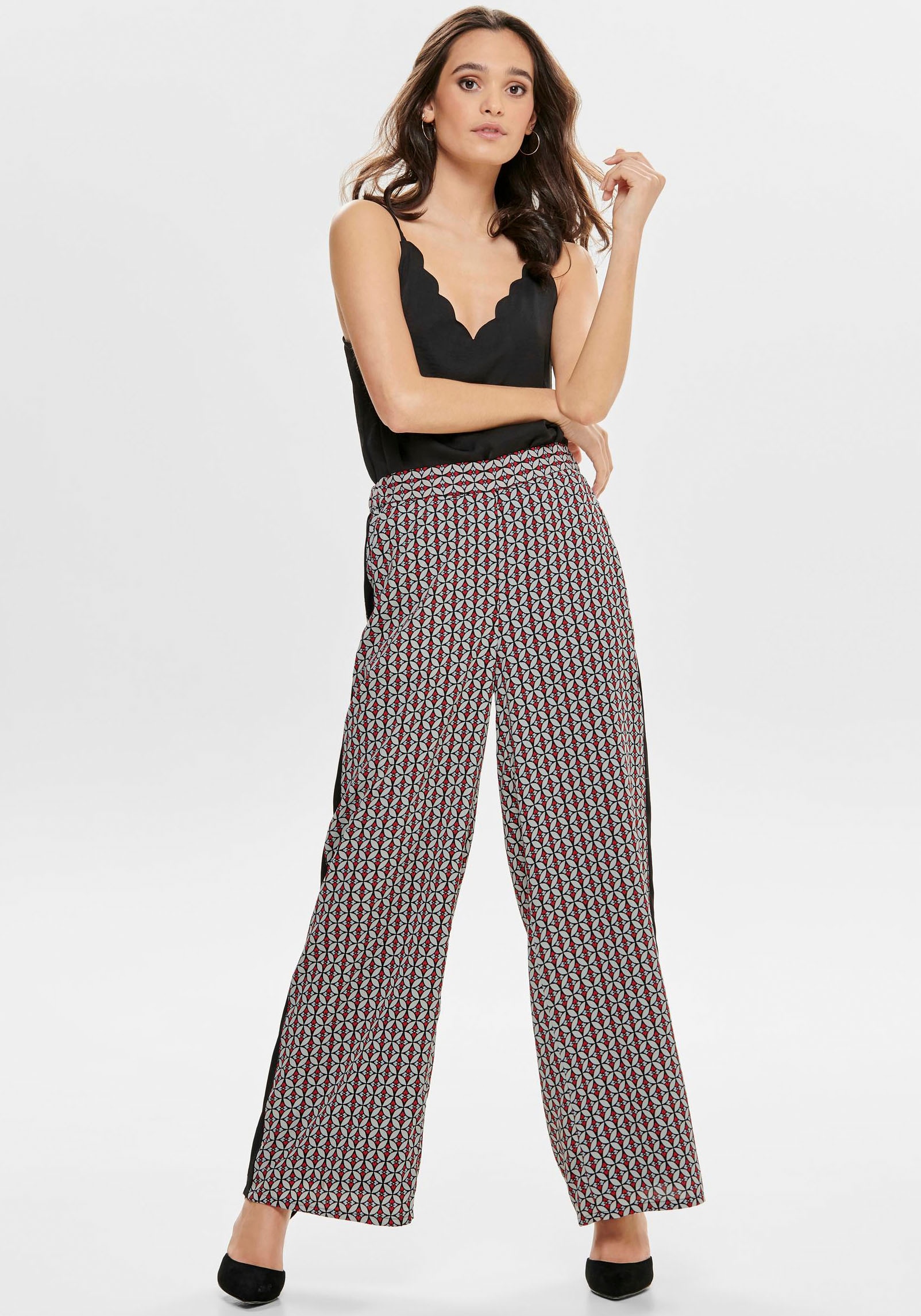 ONLY Spaghettitop »ONLDEBBIE – Singlet mit geschwungener Ausschnittkante« unifarben, feminin, tailliert, Polyester, Spaghettiträger