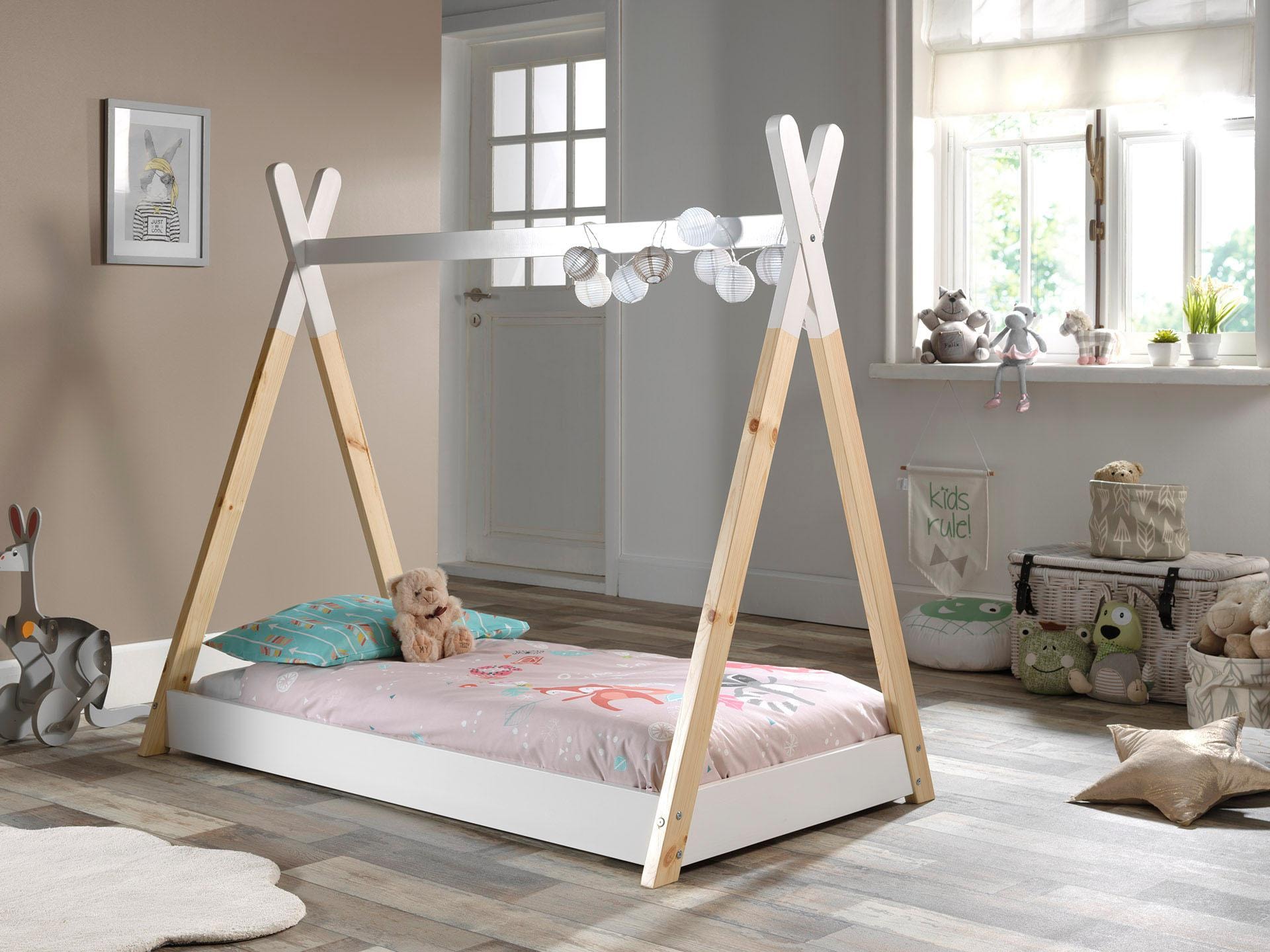Vipack Kinderbett »Tipi, mit Querstange in Zelt-Optik, Kiefer massiv«, (inkl. Lattenrost, Bettrahmen in Weiß, 2 Größen zur Auswahl), Bodenfreiheit 1,5 cm für bessere Belüftung