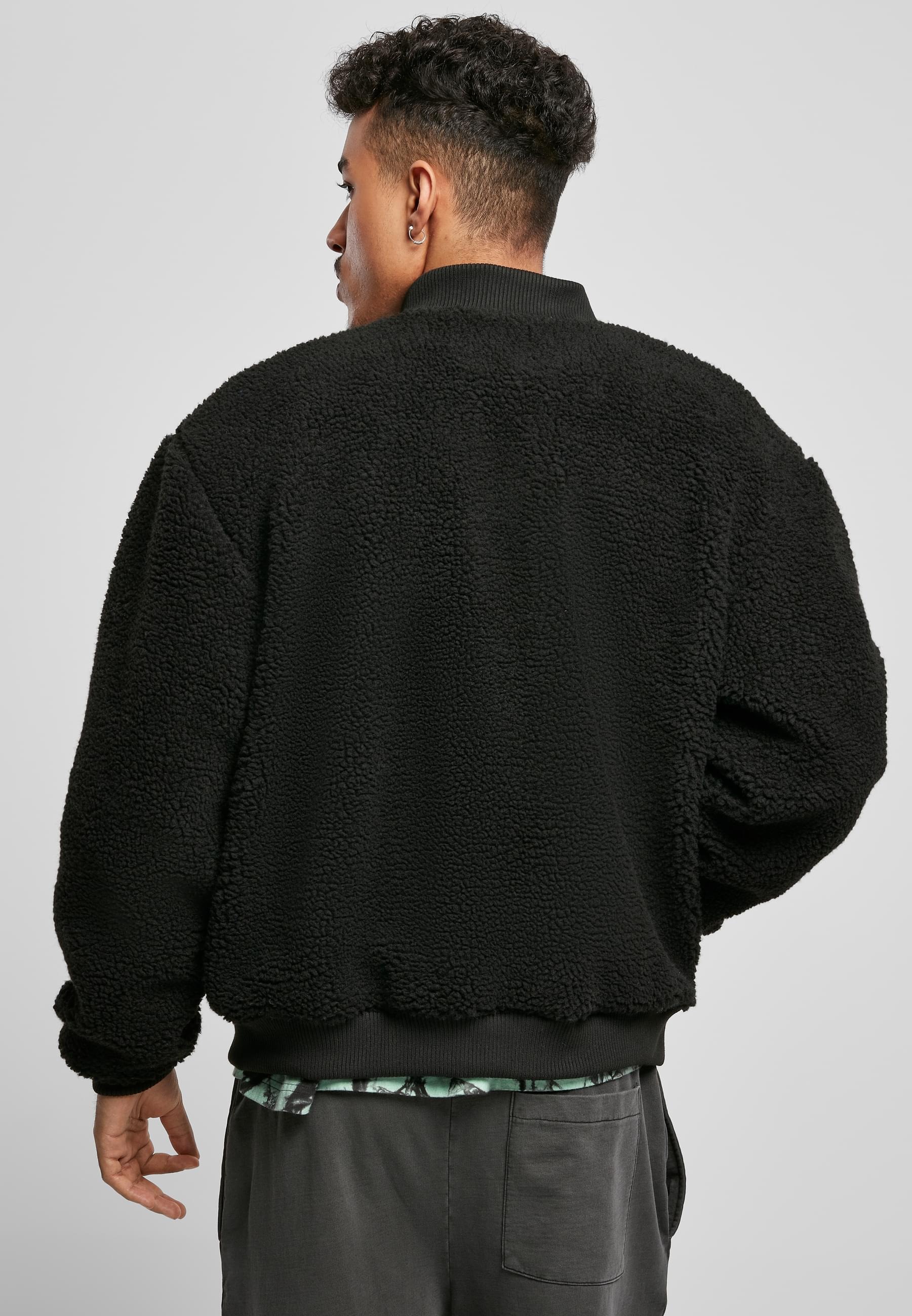 URBAN CLASSICS Winterjacke »Urban Classics Herren Boxy Sherpa Jacket« 1 Stk. tlg. ohne Kapuze