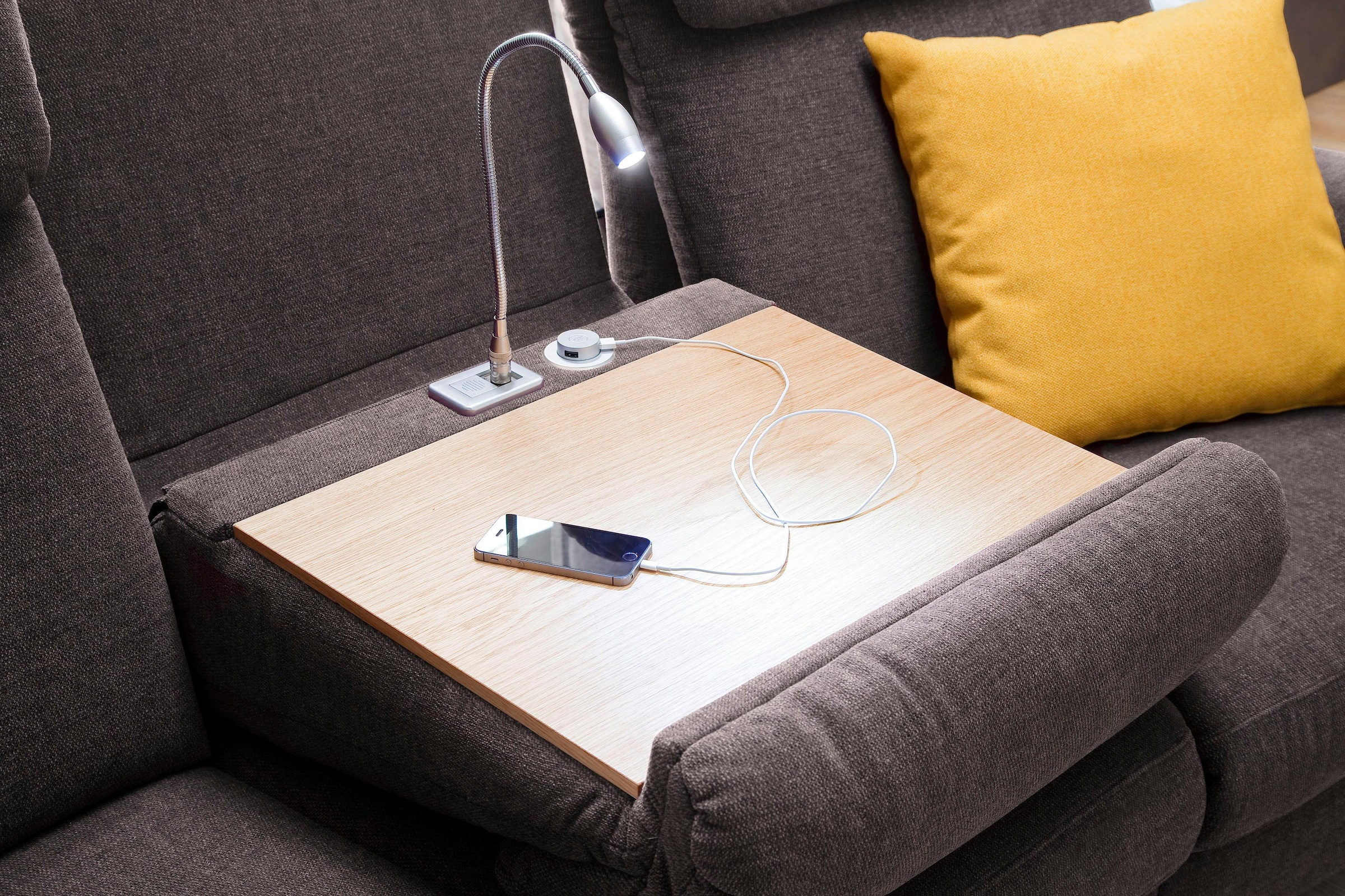 Home affaire Sofa »Turin«, mit motorischer Relaxfunktion, Tisch, Leuchte + USB-Ladestation