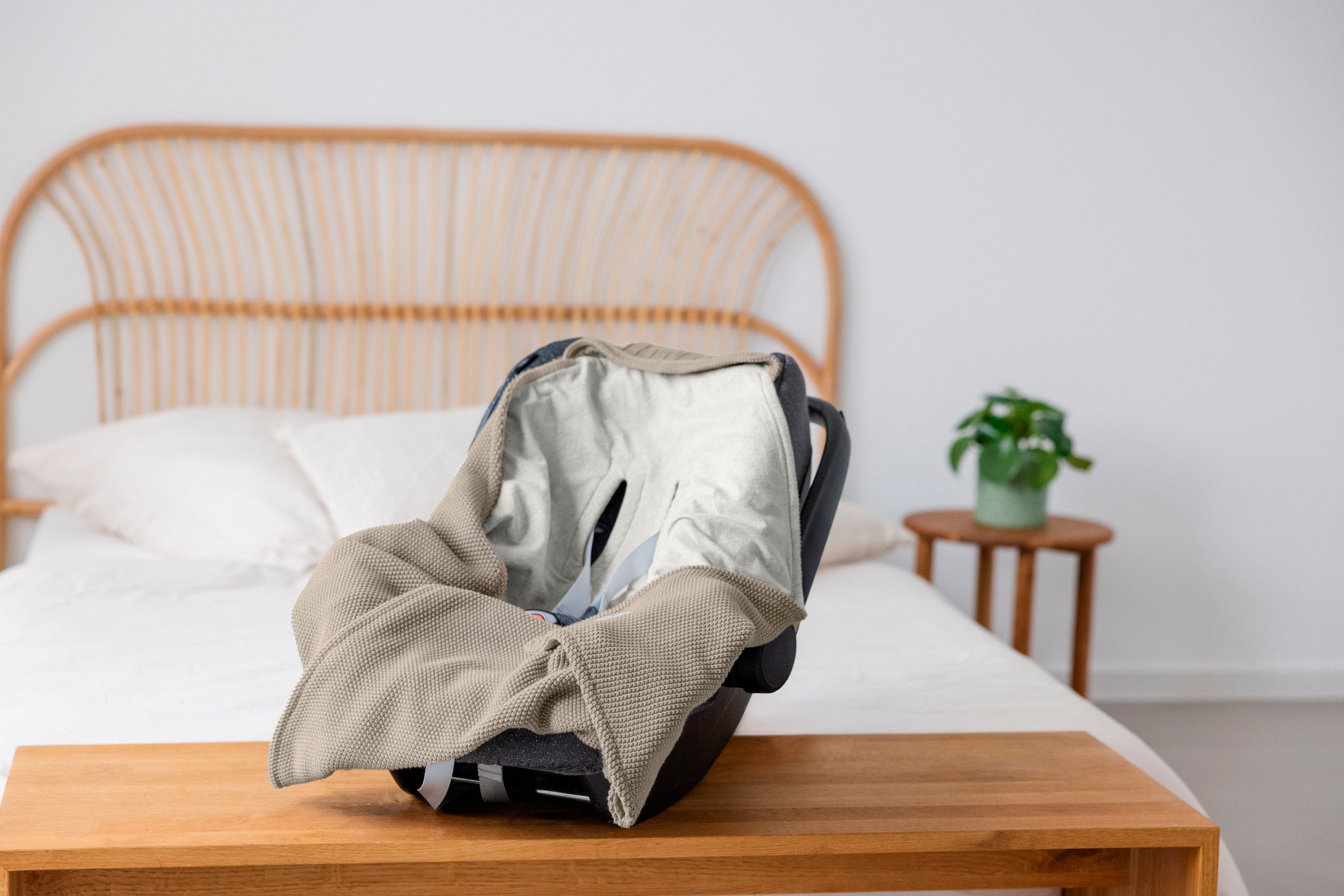LÄSSIG Einschlagdecke »für Babyschale, taupe«, GOTS made with organic materials, zertifiziert durch BCS 27262