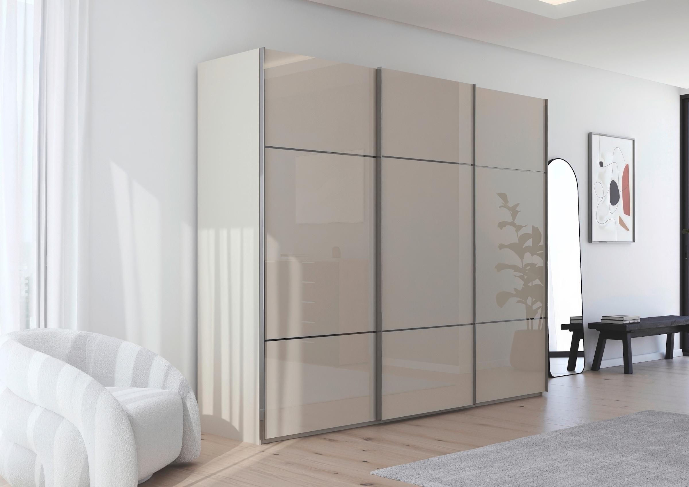 rauch Schwebetürenschrank »Kleiderschrank Schrank Garderobe Schlafzimmerschrank SCALE-TRIO«, edle dreigeteilte Front mit 2 Zierleisten Glasfront MADE IN GERMANY