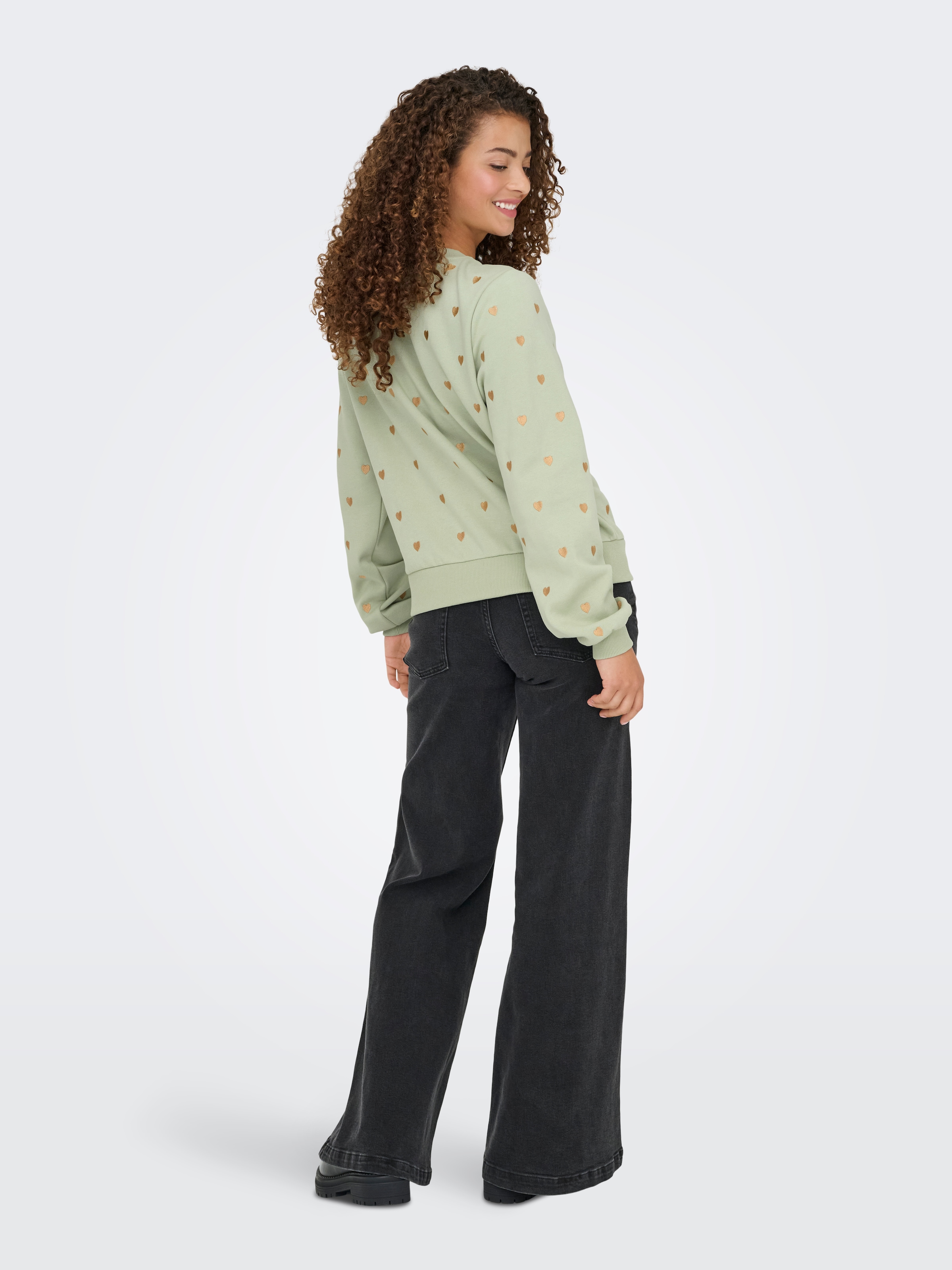 ONLY Sweatshirt »ONLATIKA L/S O-NECK GLITTER EMB. BOX SWT«
