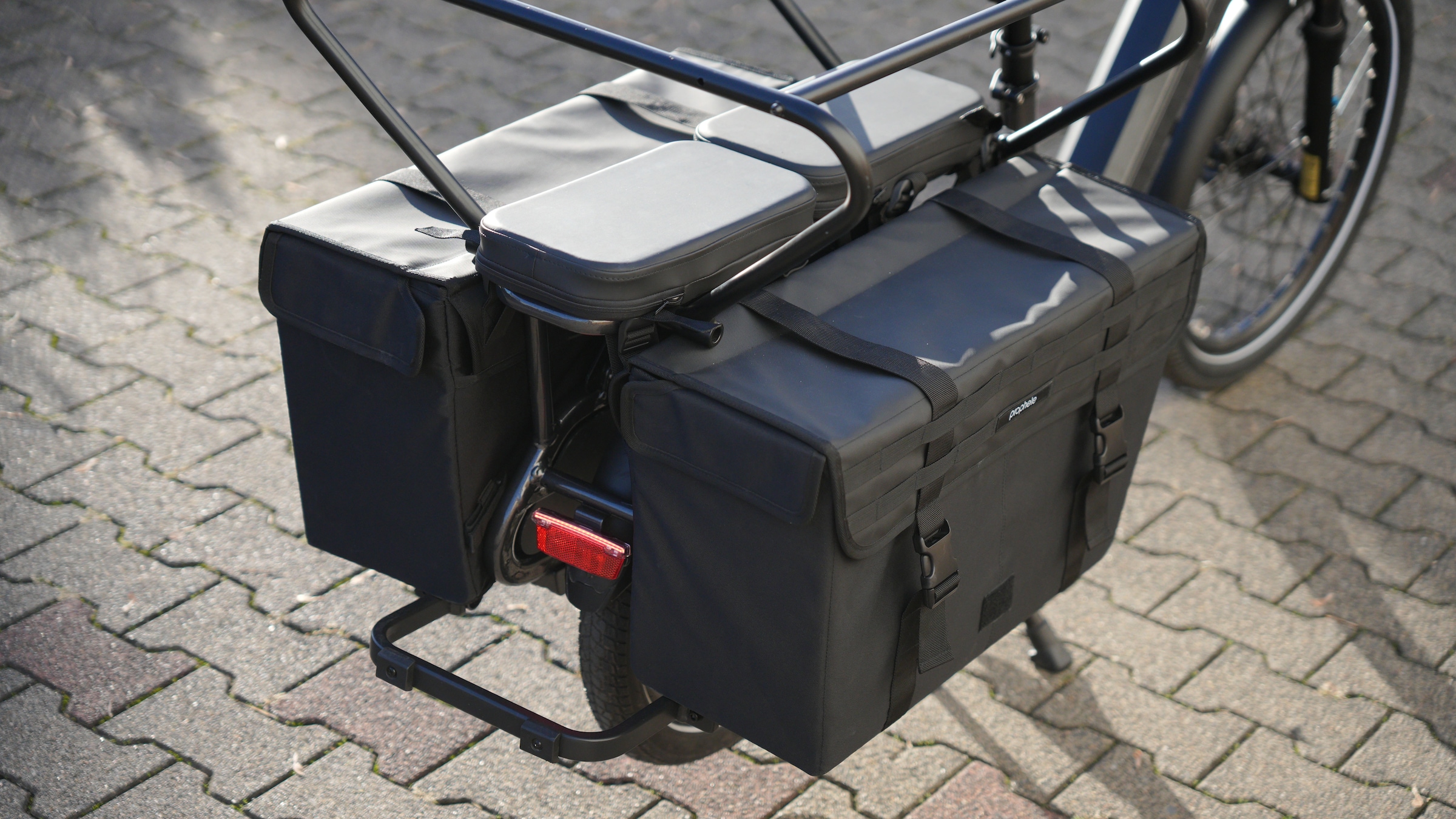 Prophete »Longtail - Urbanicer 4.0 inkl. 2 Sitzpolster« 9 Gang Shimano Cues Schaltwerk Kettenschaltung Mittelmotor 250 W Heck-Gepäckträger bis 80kg Zuladung, 10 Jahre Garantie auf den Rahmen