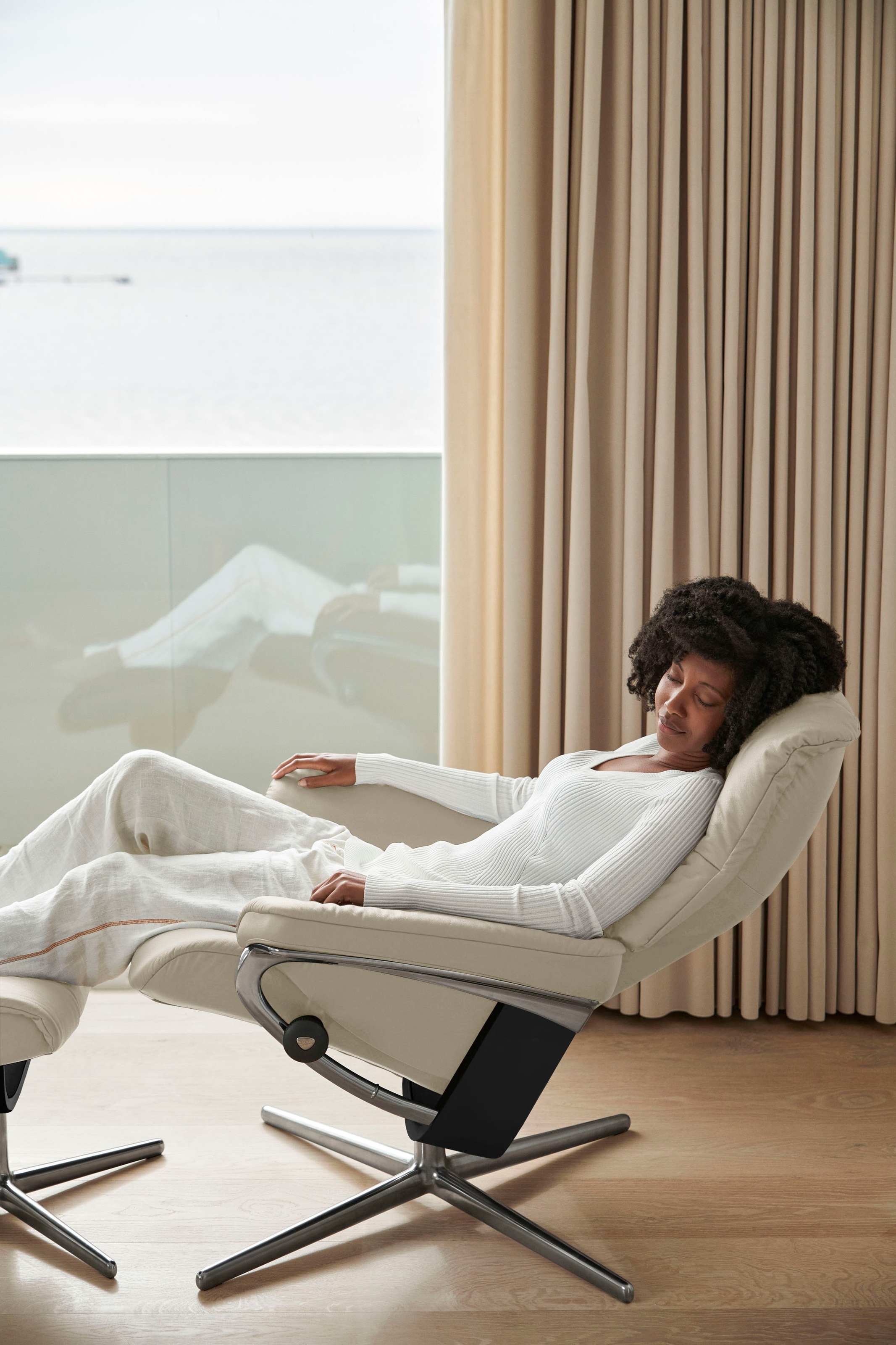 Stressless® Relaxsessel »Mayfair«, (Set, Relaxsessel mit Hocker), mit Hocker, mit Cross Base, Größe S, M & L, Holzakzent Schwarz