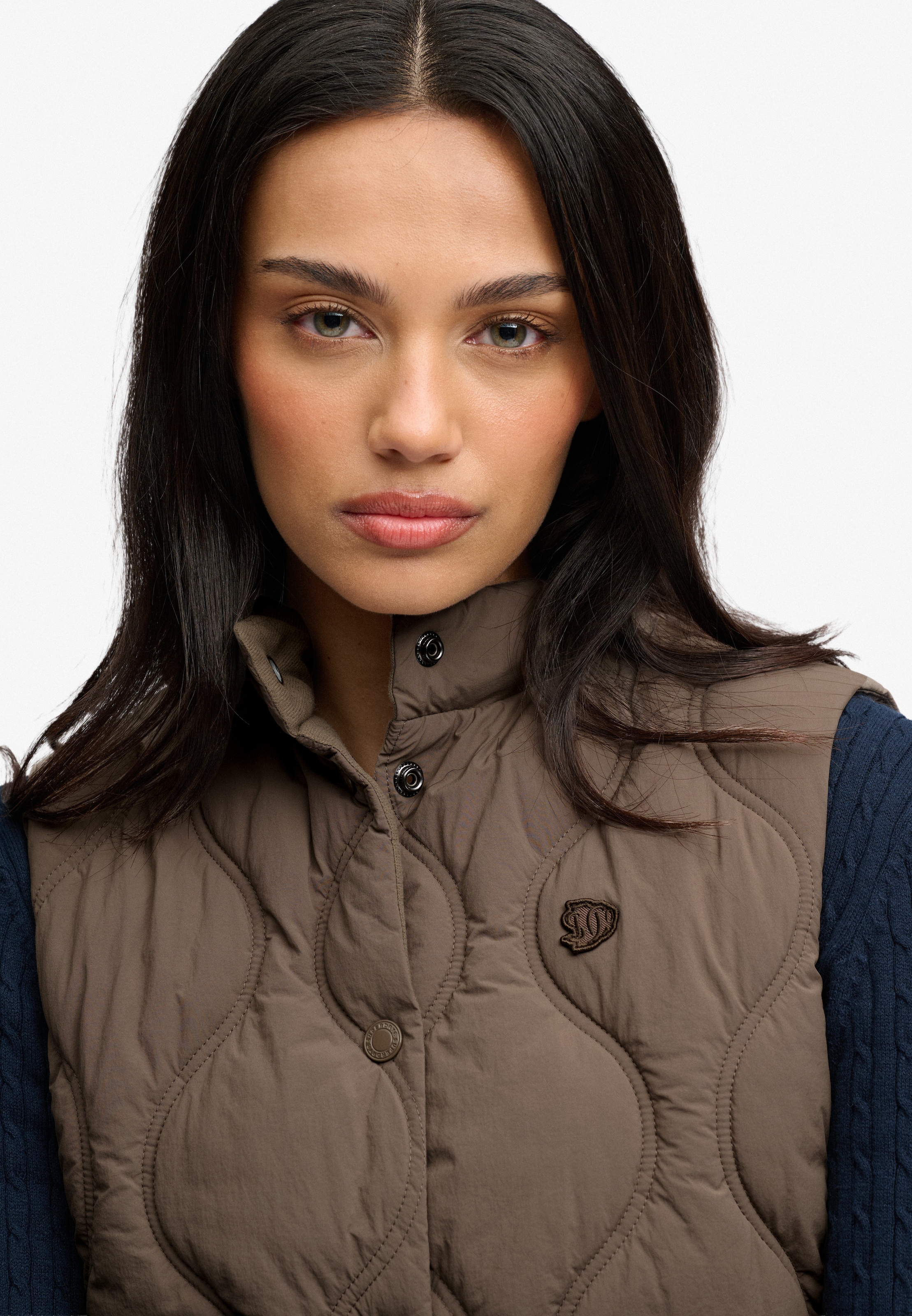 Superdry Steppweste »ONION QUILT CRINKLE SNAP GILET« aus Nylon, Slim Fit, mit Reißverschluss, in normaler Länge